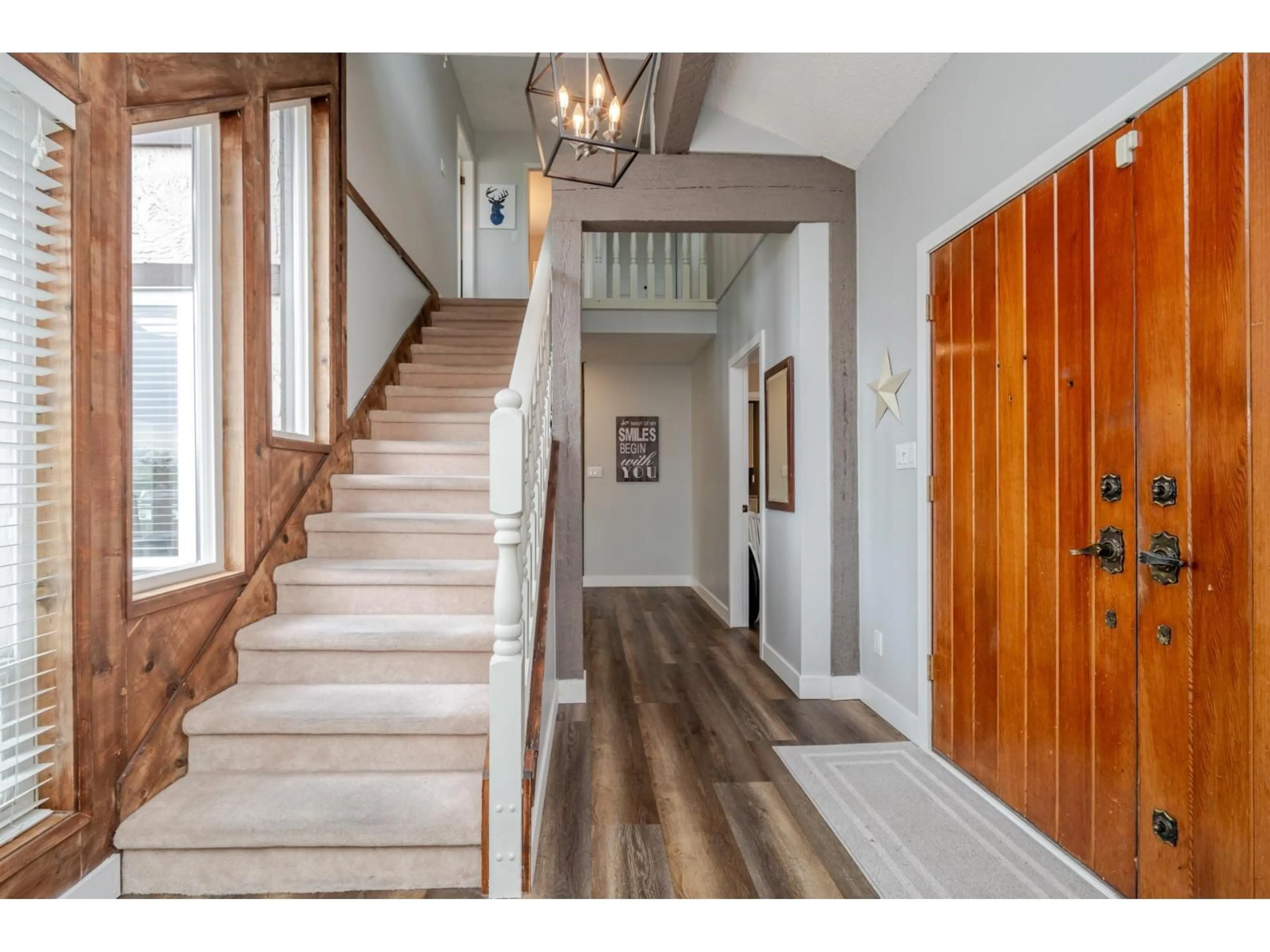 Indoor entryway for 31552 SUNNYSIDE, Abbotsford British Columbia V2T4B3