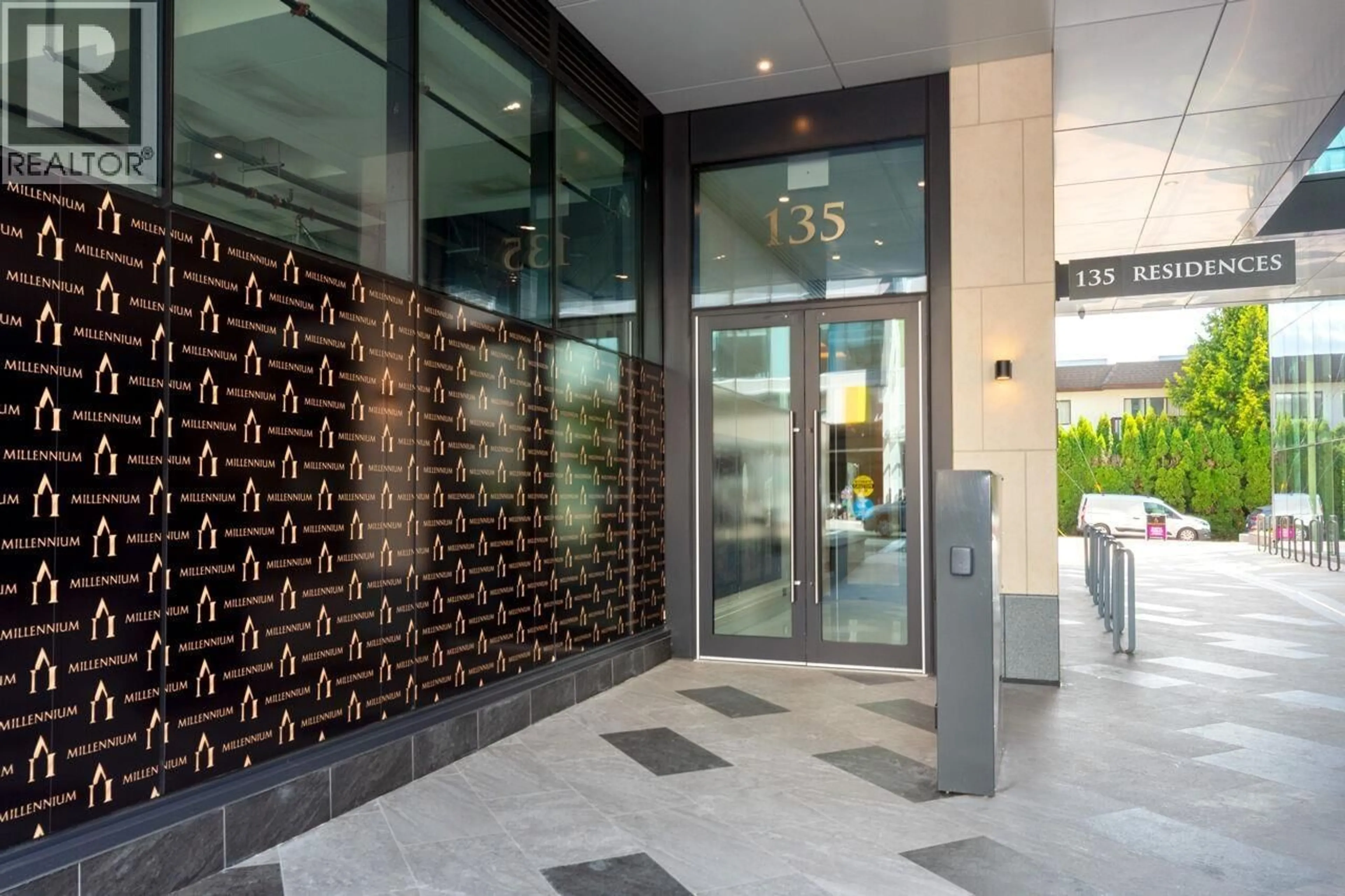 Indoor foyer for 804 - 135 13TH STREET, North Vancouver British Columbia V7L0J8