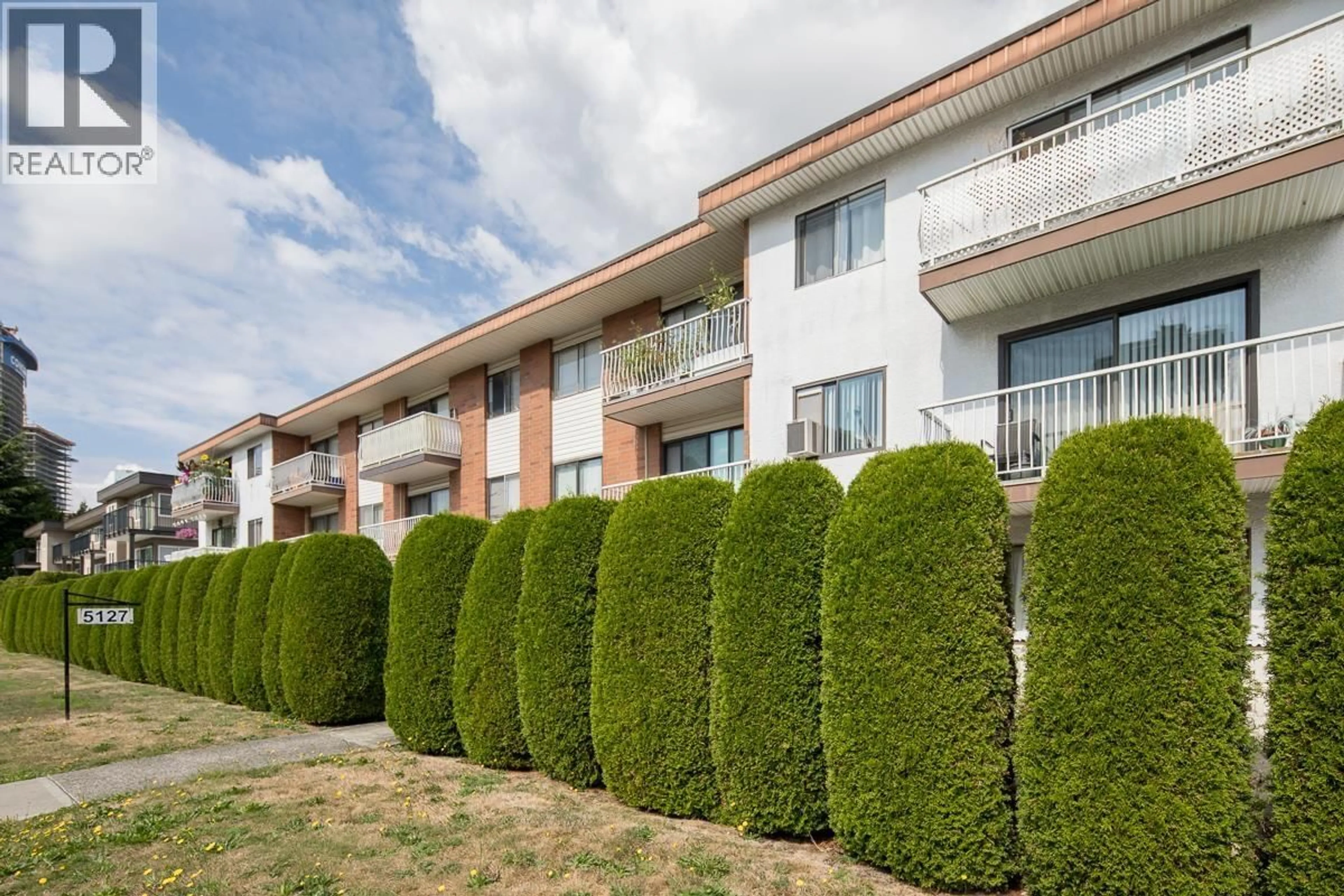 Patio, building for 106 - 5127 IRVING STREET, Burnaby British Columbia V5H1T6