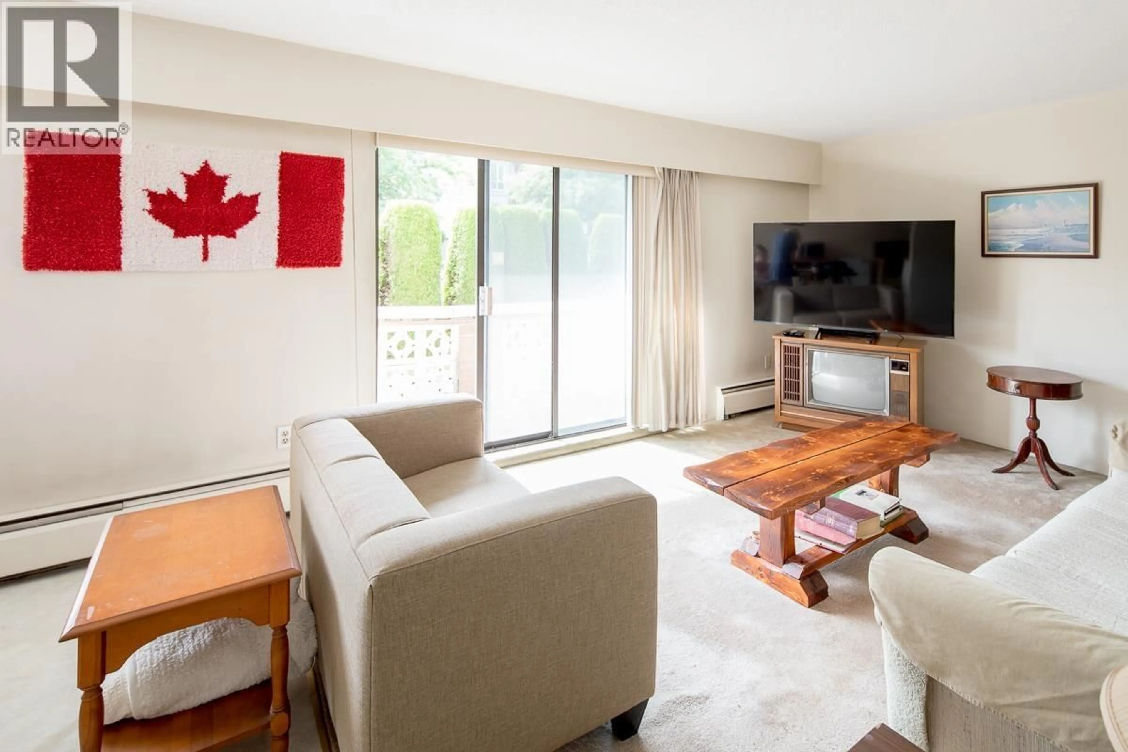 Living room with furniture, unknown for 106 - 5127 IRVING STREET, Burnaby British Columbia V5H1T6
