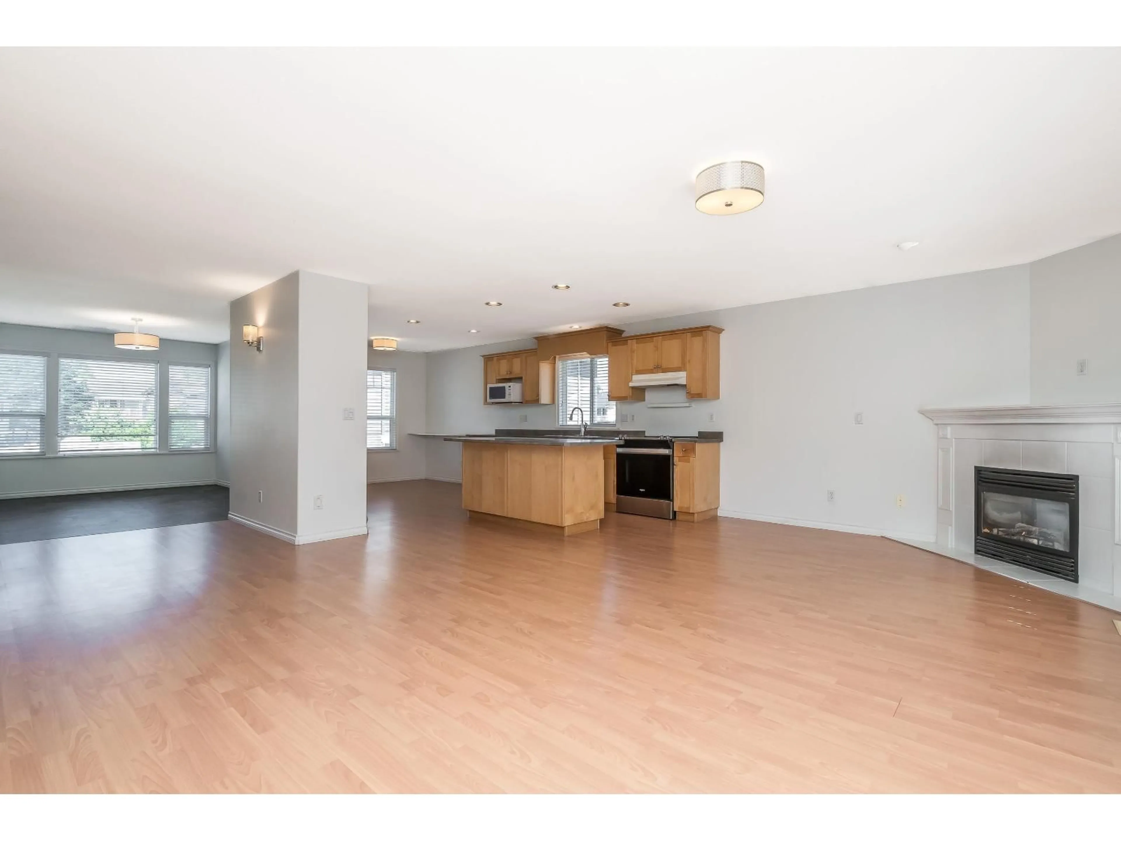 Open concept kitchen, wood/laminate floor for 4076 CHANNEL, Abbotsford British Columbia V3G3A6