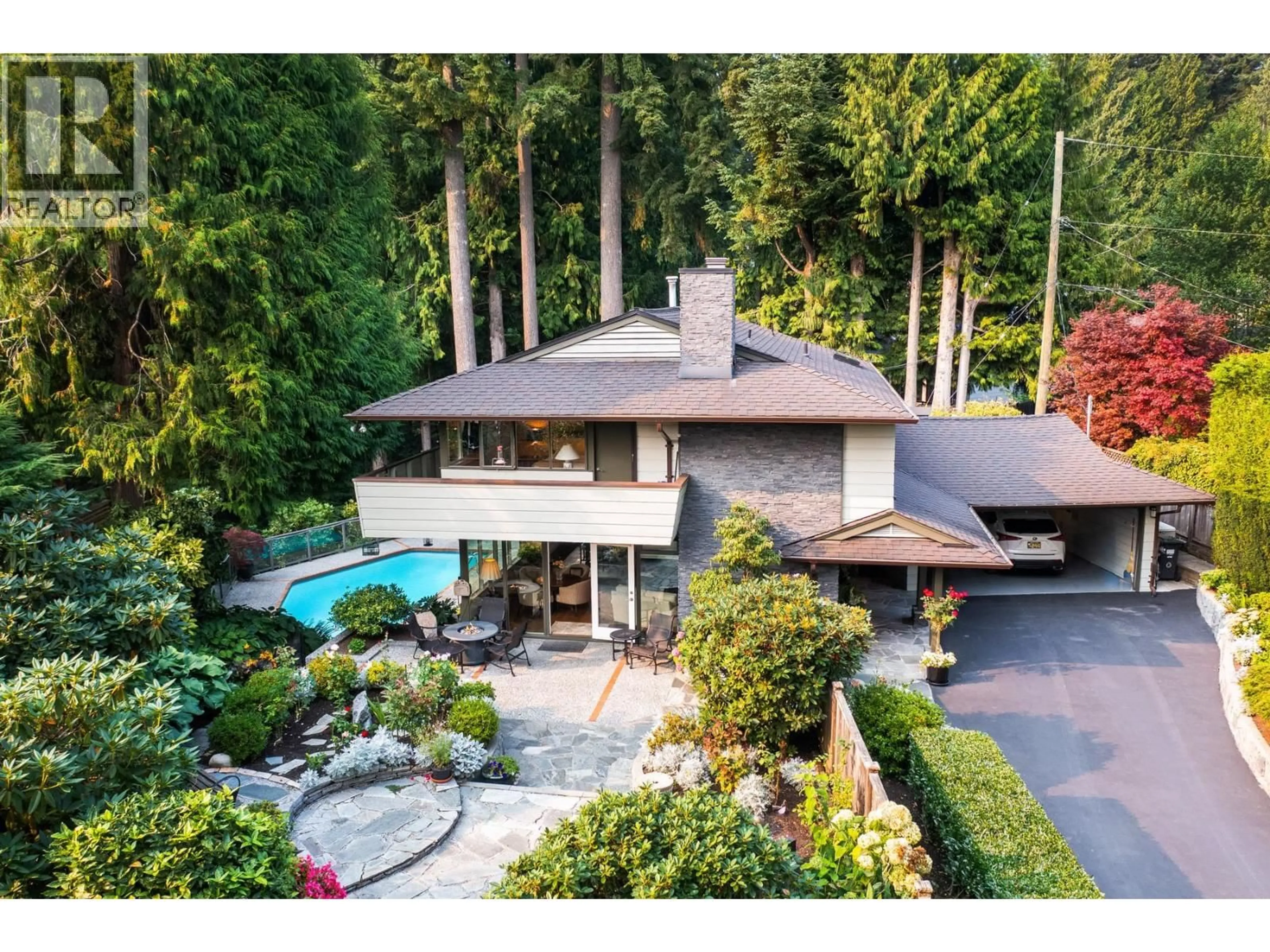 A pic from outside/outdoor area/front of a property/back of a property/a pic from drone, unknown for 4423 PATTERDALE DRIVE, North Vancouver British Columbia V7R4L6
