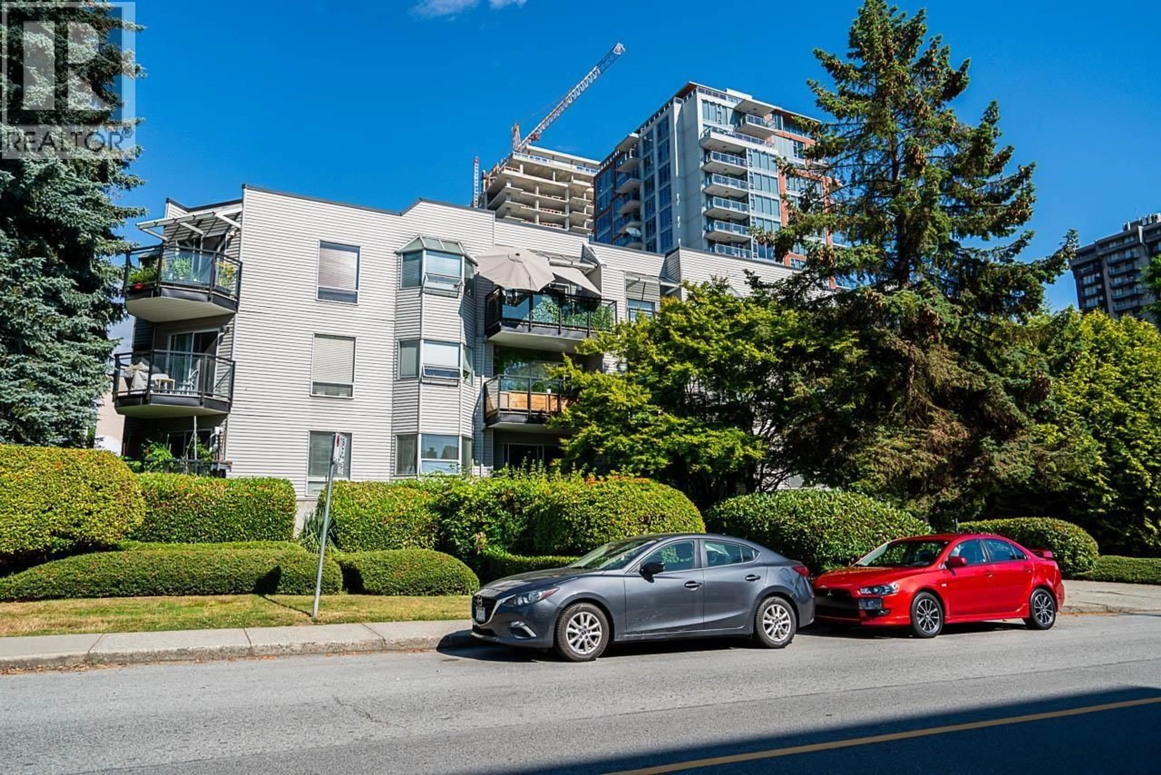 Parking for 208 - 1550 CHESTERFIELD AVENUE, North Vancouver British Columbia V7M2N6