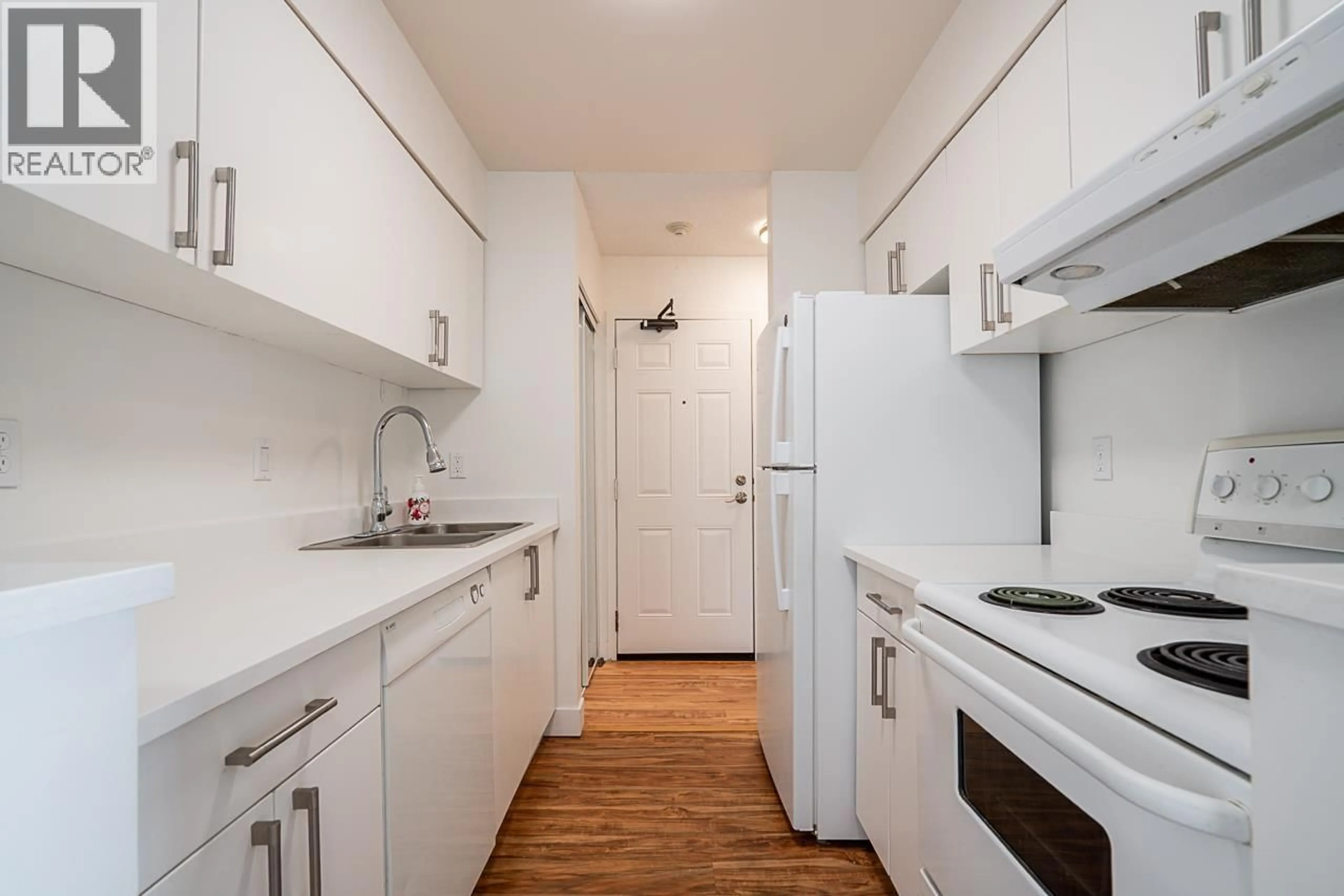 Standard kitchen, unknown for 208 - 1550 CHESTERFIELD AVENUE, North Vancouver British Columbia V7M2N6