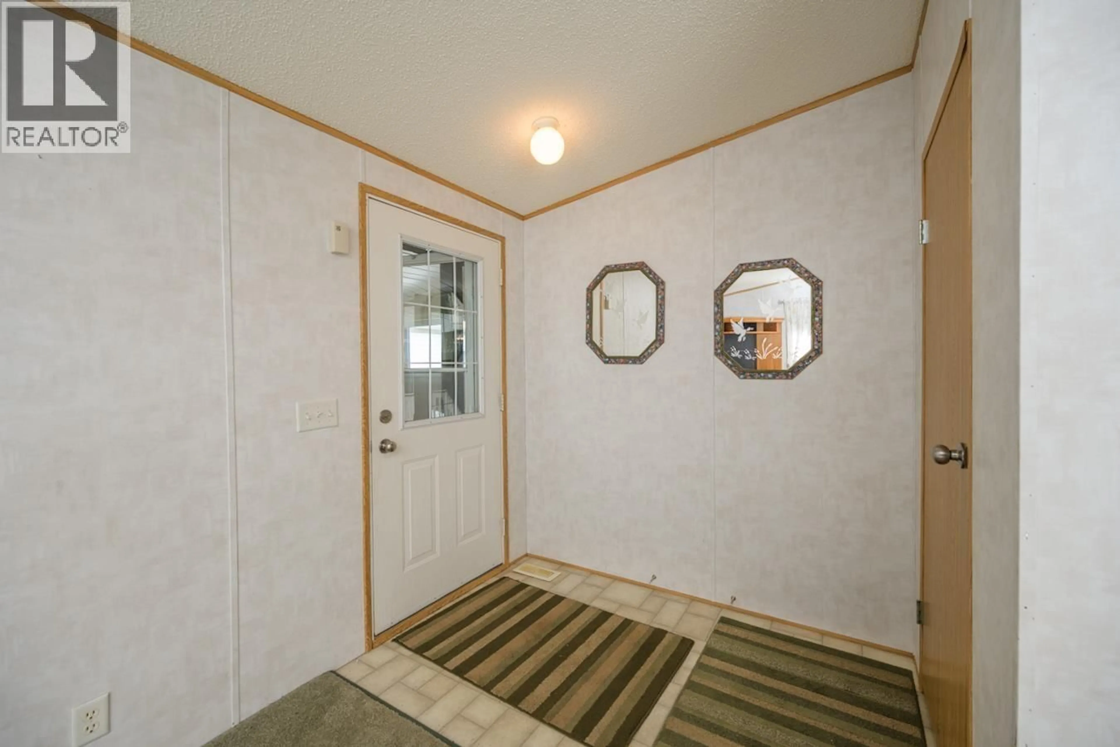 Indoor entryway for 65 - 7817 HIGHWAY 97, Prince George British Columbia V2N6P6