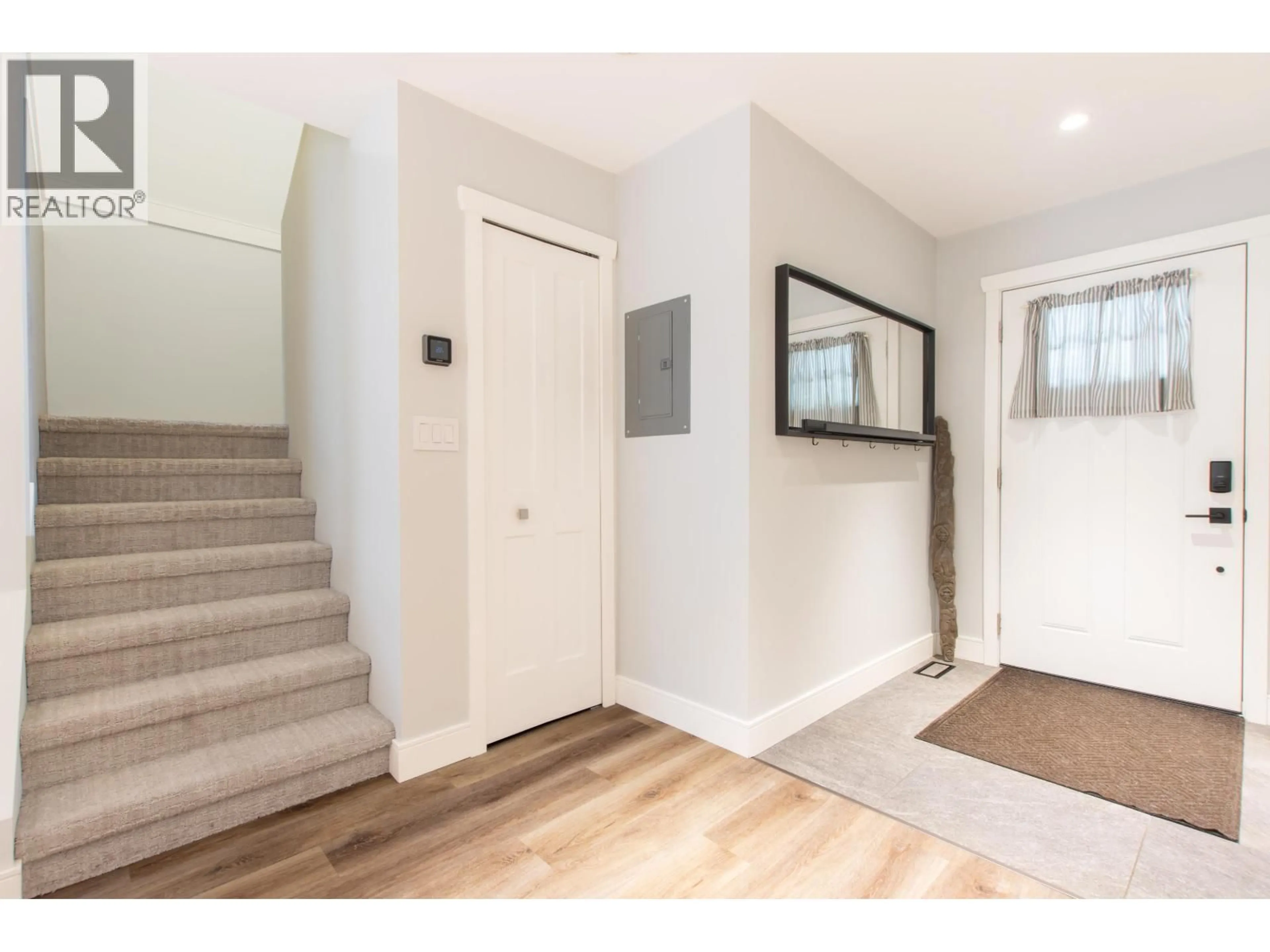 Indoor entryway for 19 - 1500 JUDD ROAD, Squamish British Columbia V0N1H0