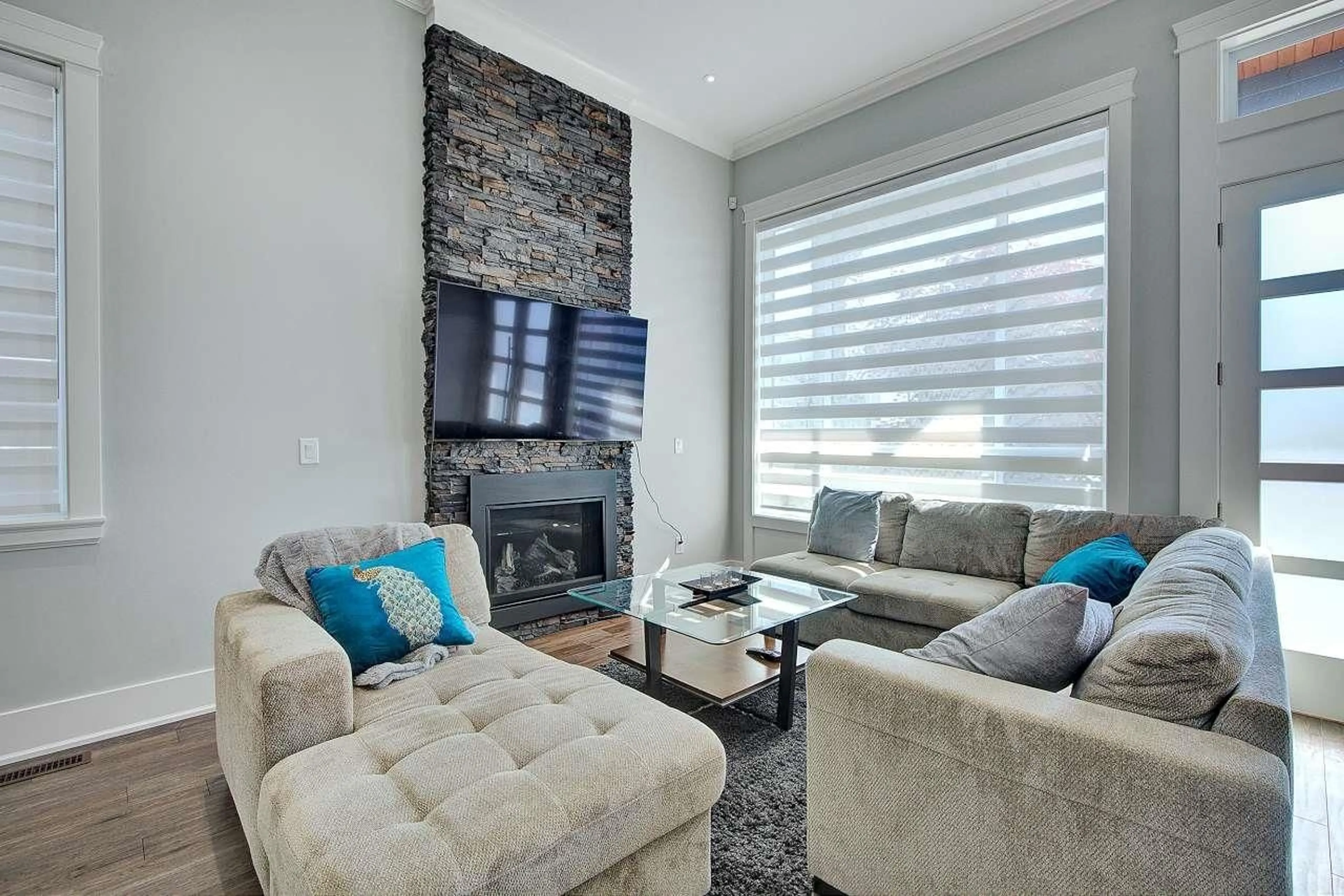 Living room with furniture, unknown for 7715 154A, Surrey British Columbia V3S1C2