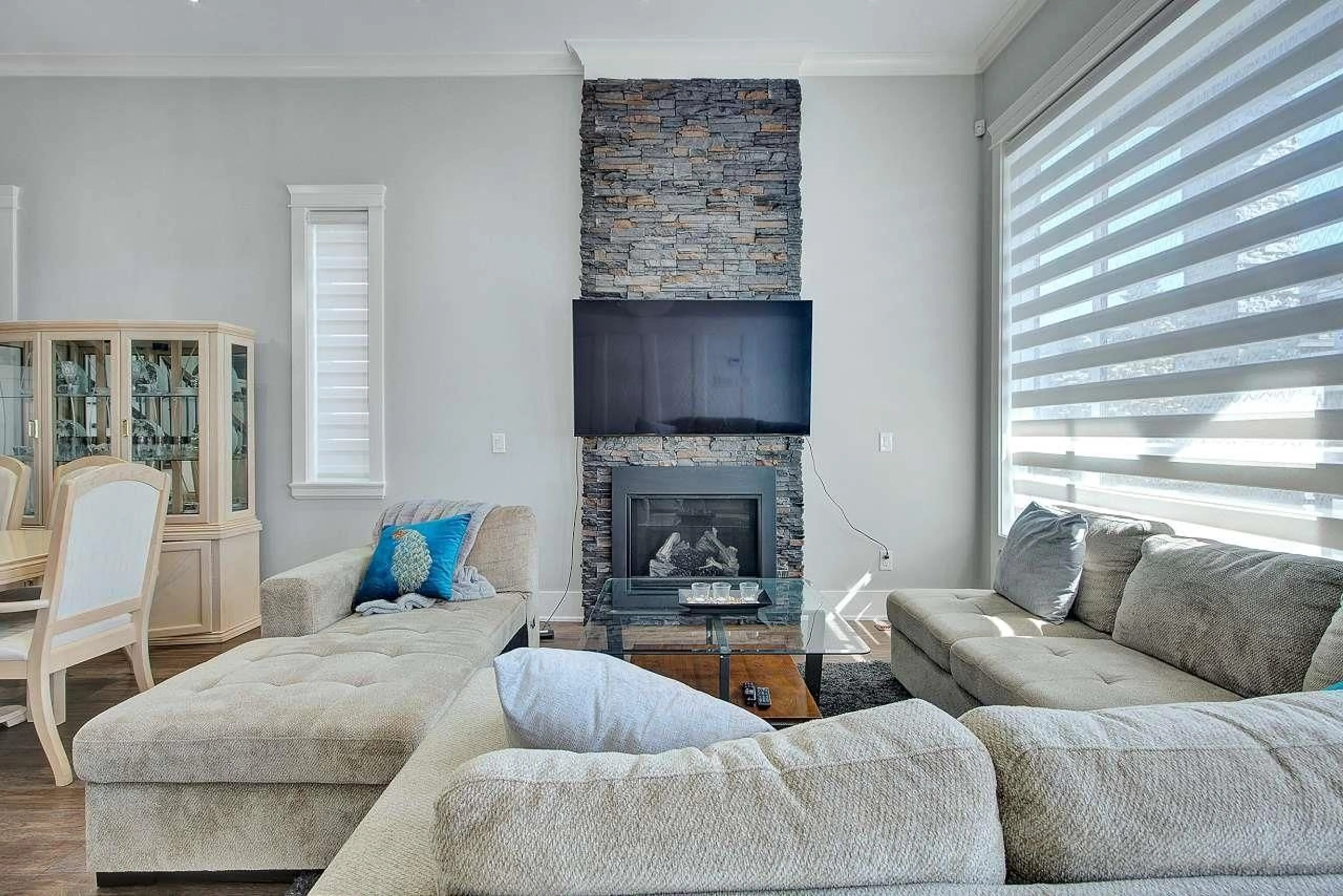 Living room with furniture, unknown for 7715 154A, Surrey British Columbia V3S1C2