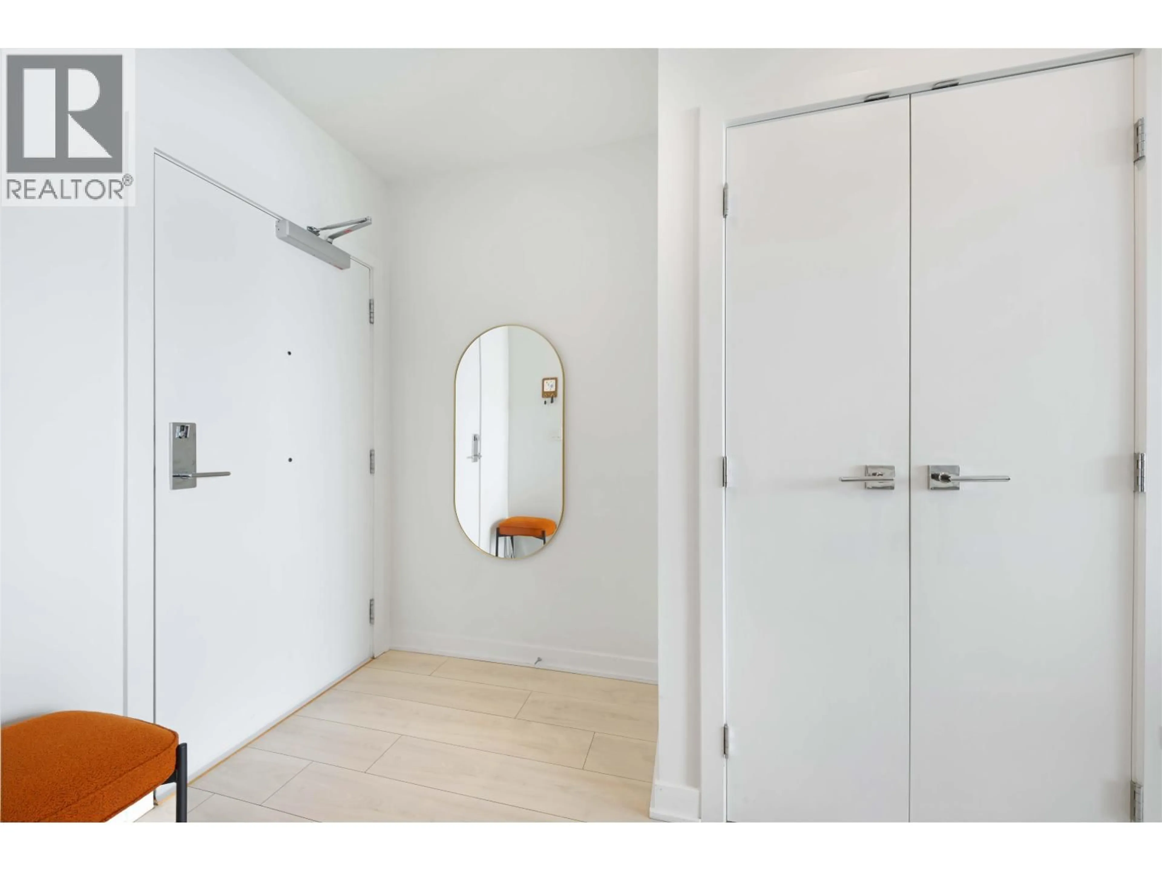 Indoor entryway for 1604 - 1471 HUNTER STREET, North Vancouver British Columbia V7J1H3