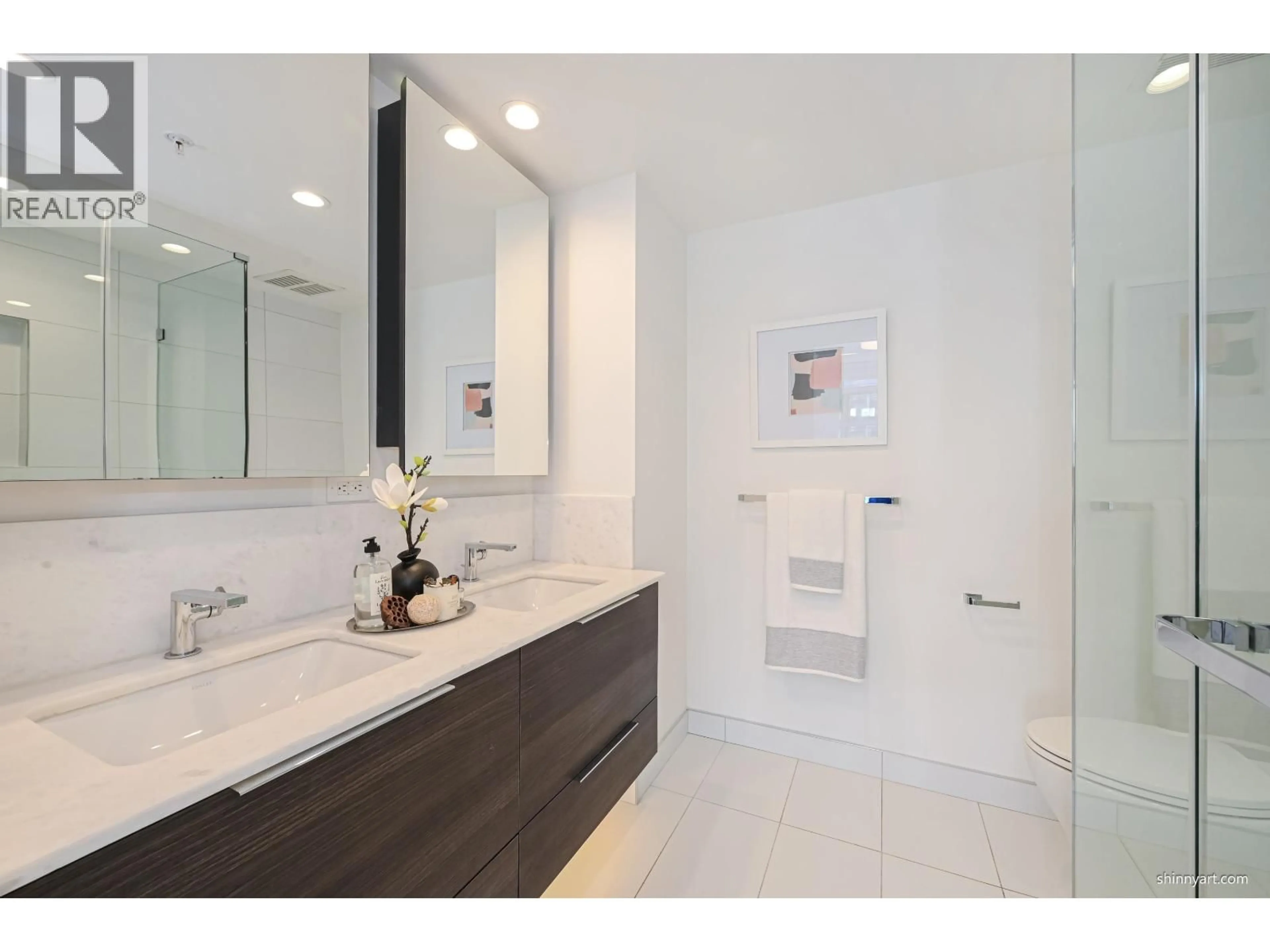 Contemporary bathroom, ceramic/tile floor for 2109 - 450 WESTVIEW STREET, Coquitlam British Columbia V3K6C3