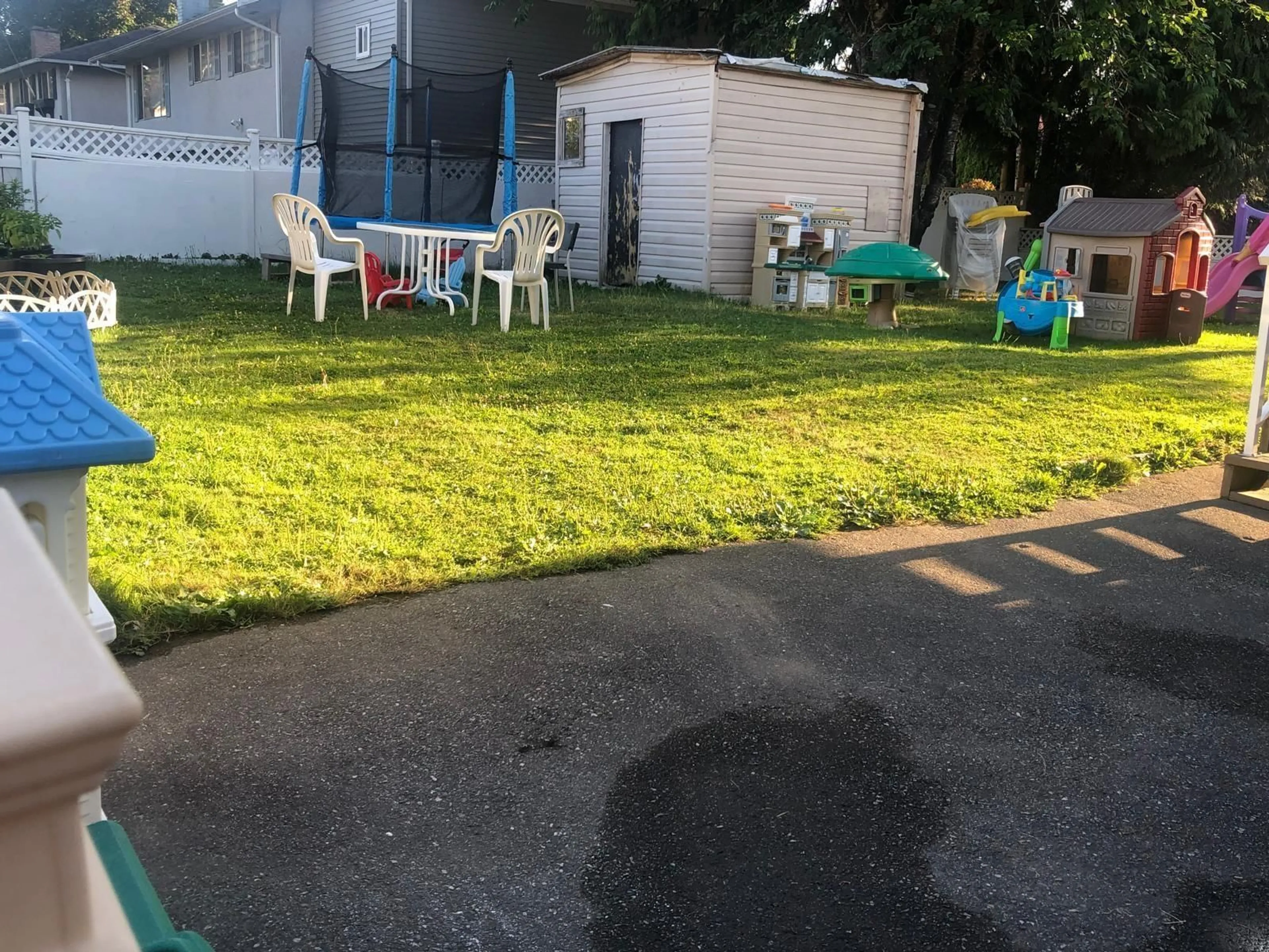 Patio, street for 12472 100, Surrey British Columbia V3V2X5