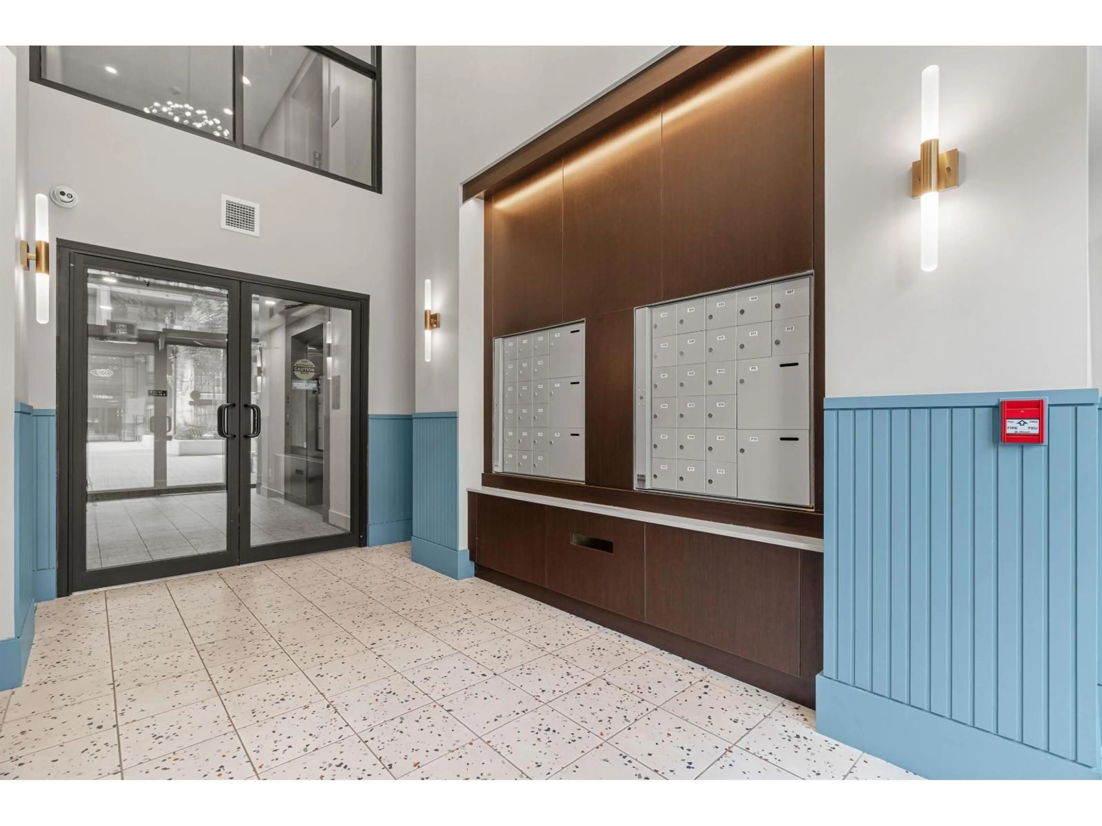 Indoor foyer for 104 - 45505 CAMPUS DRIVE, Chilliwack British Columbia V2R6L2
