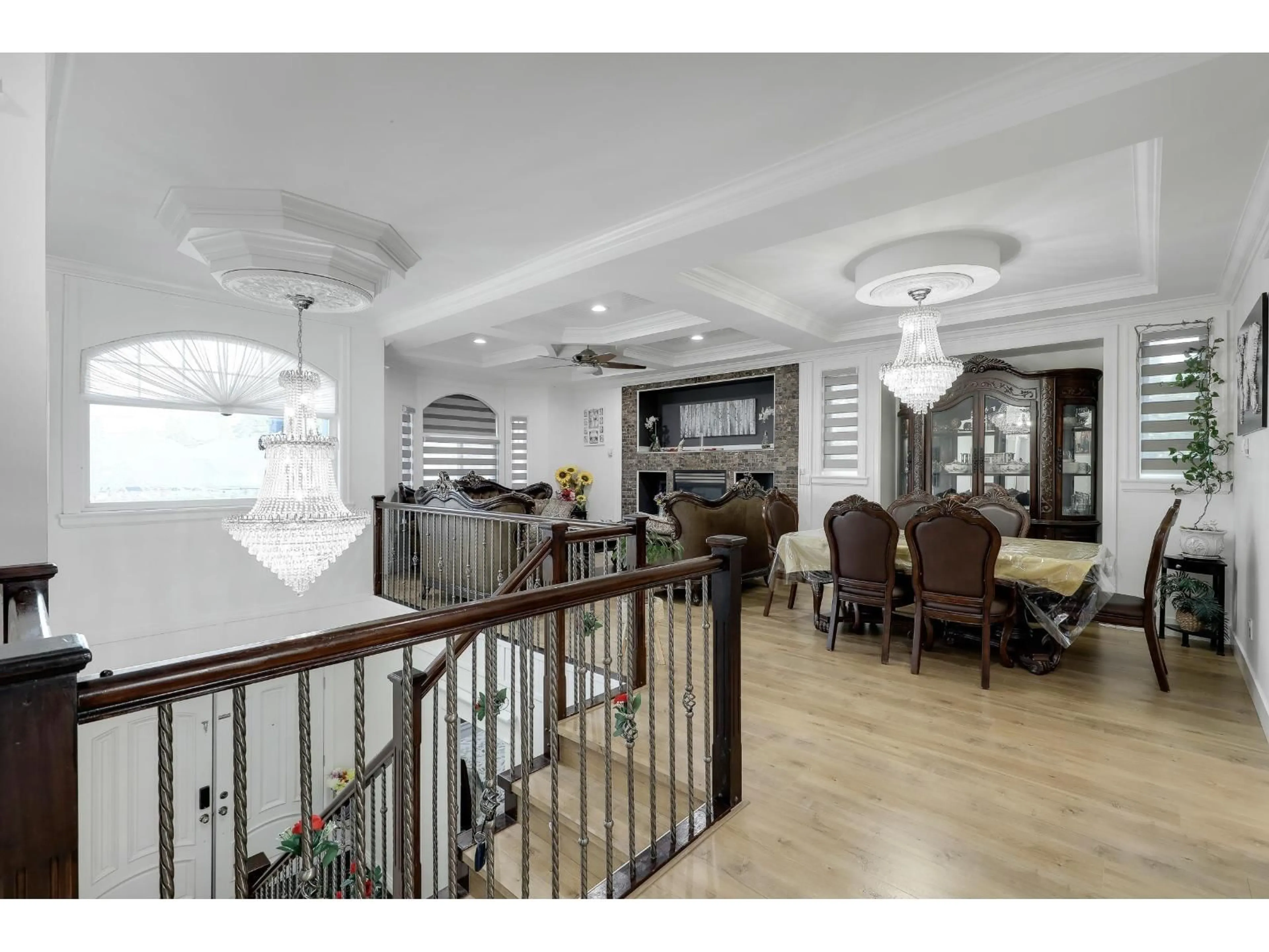 Open concept kitchen, wood/laminate floor for 7621 140, Surrey British Columbia V3W5J9
