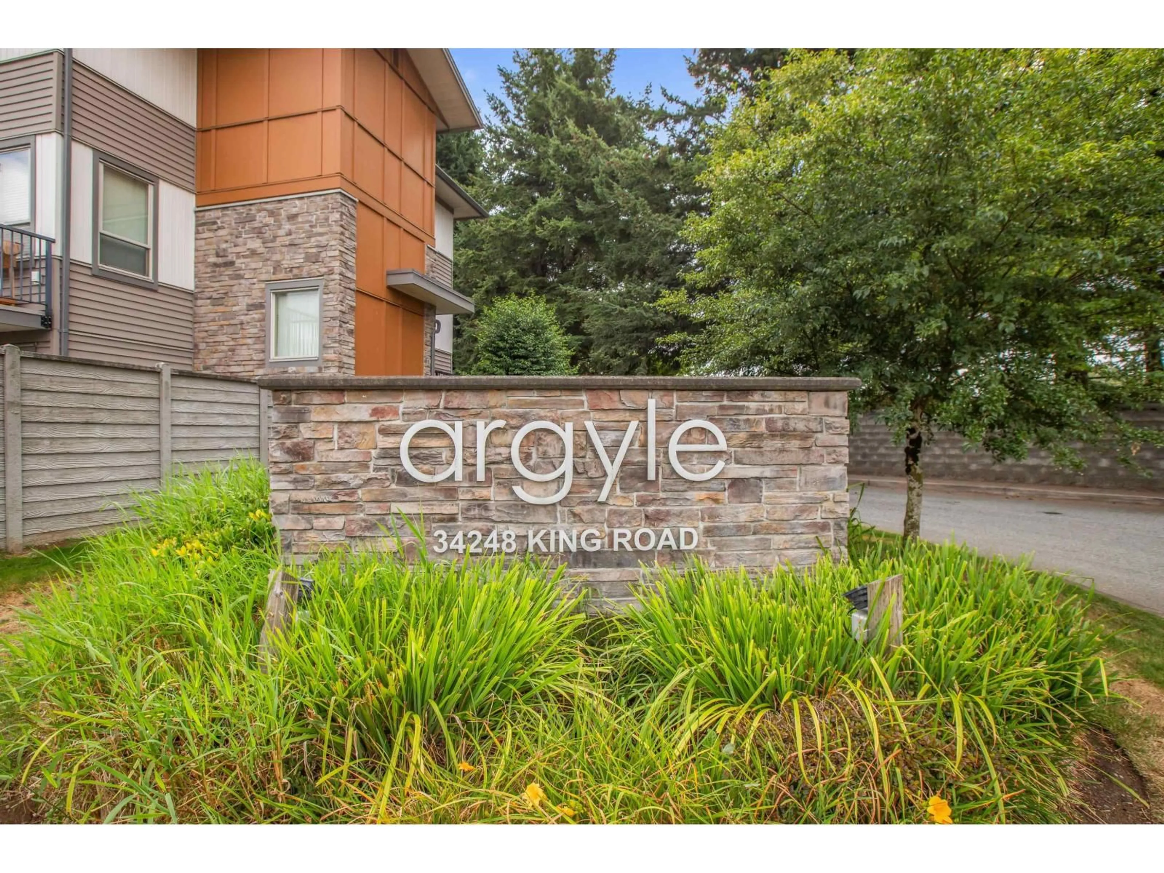 Indoor foyer for 9 - 34248 KING, Abbotsford British Columbia V2S0B1