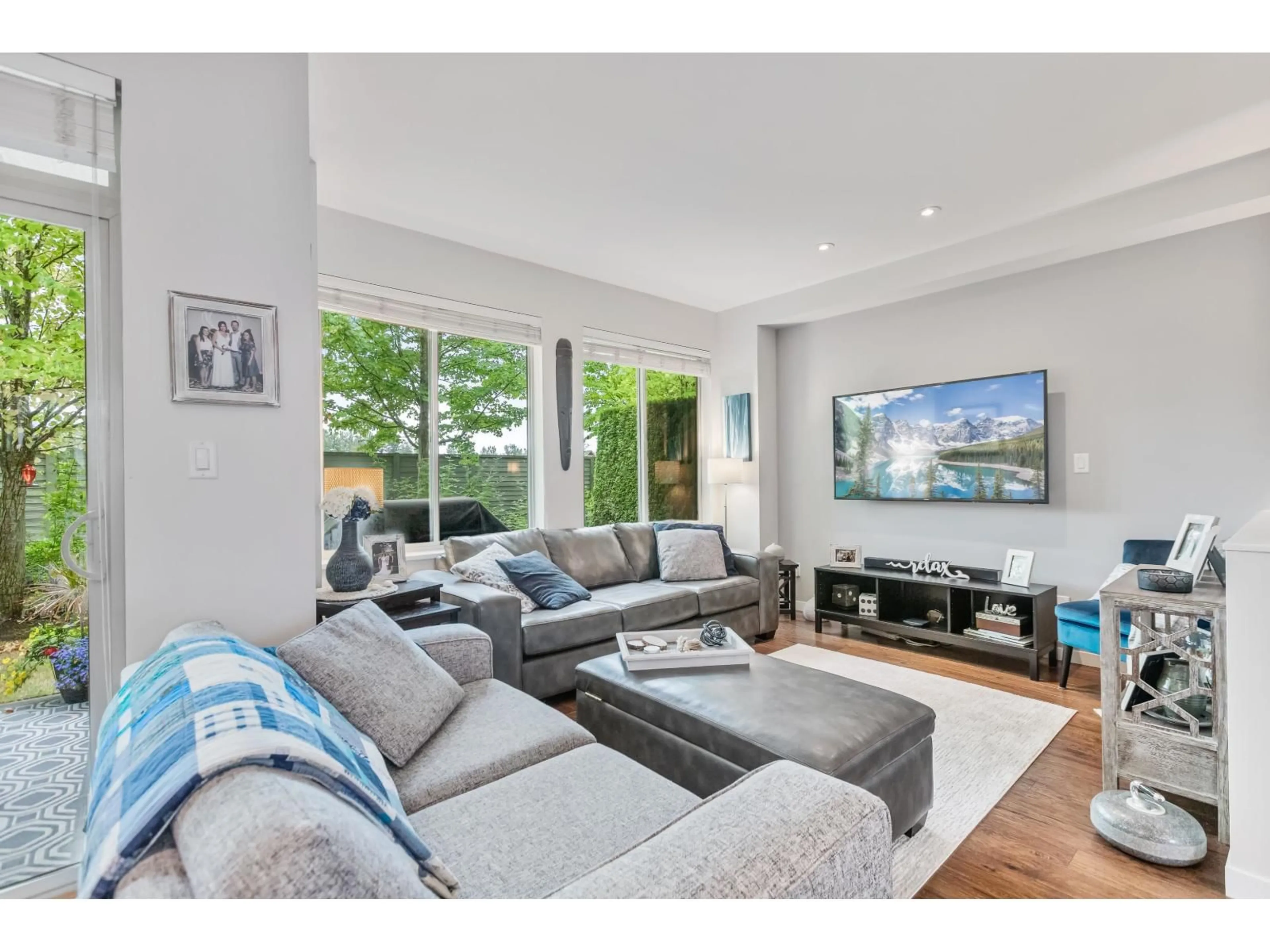 Living room with furniture, unknown for 9 - 34248 KING, Abbotsford British Columbia V2S0B1