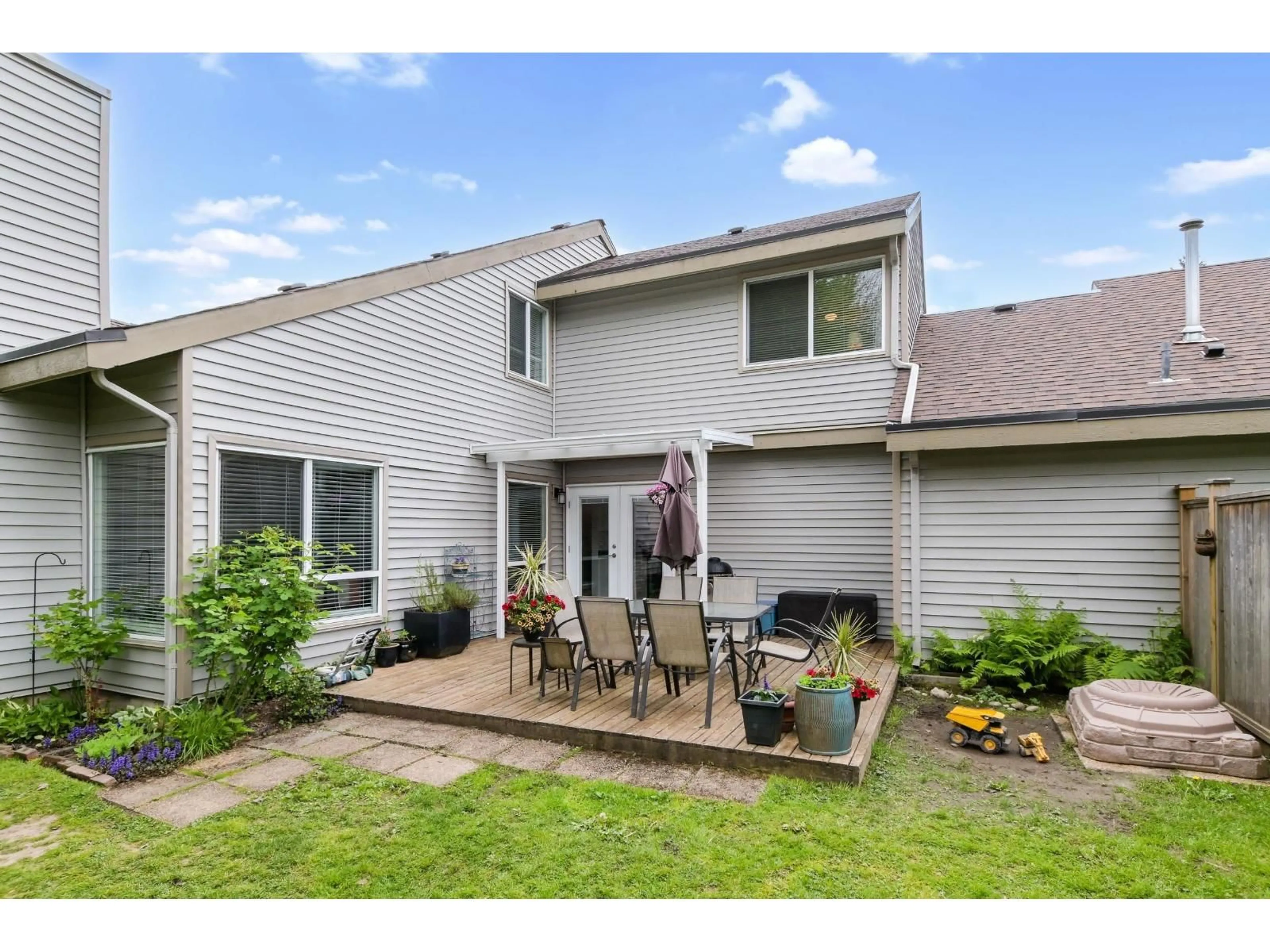 Patio, street for 6034 GREENSIDE EAST, Surrey British Columbia V3S5M8