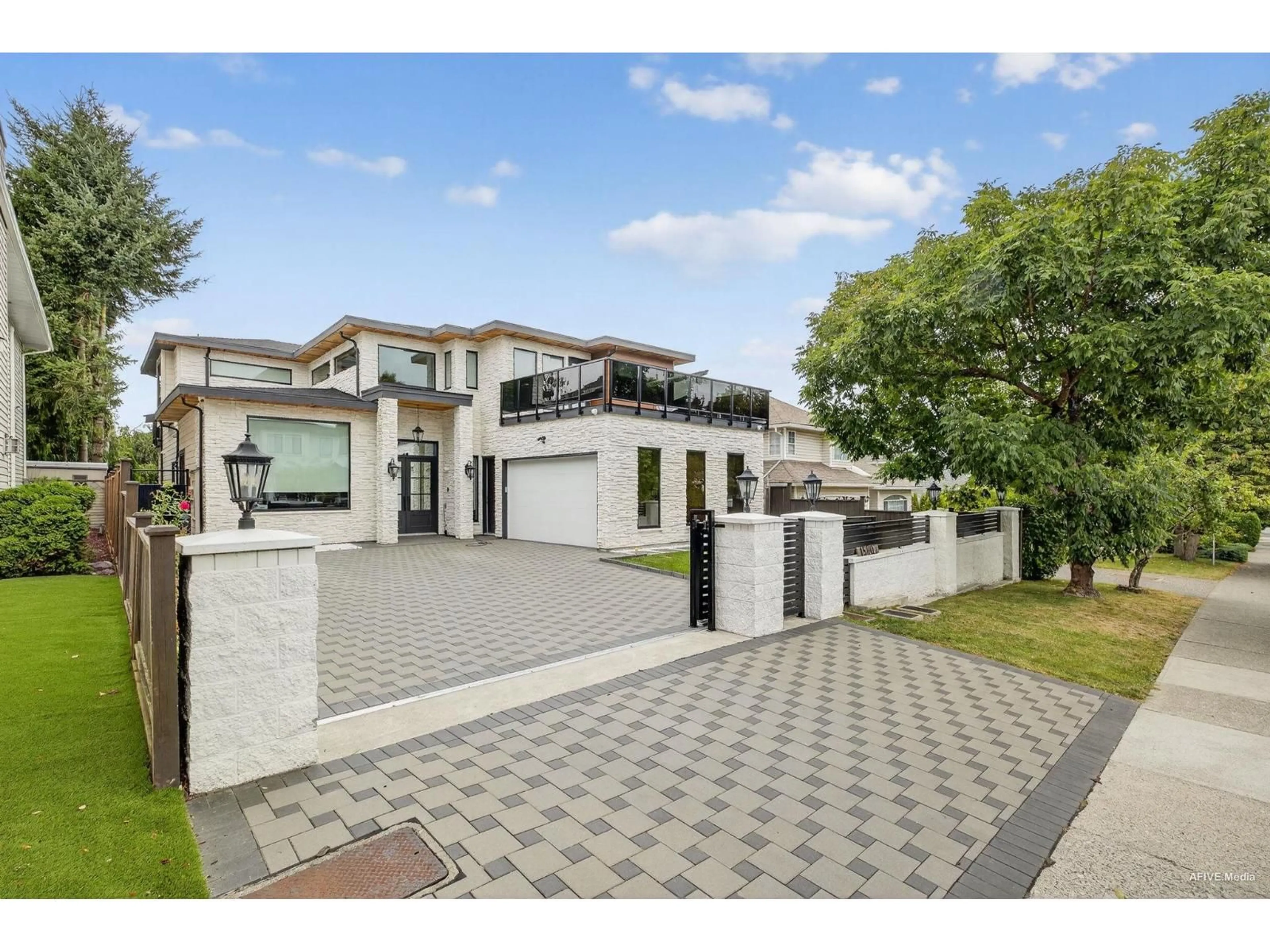 A pic from outside/outdoor area/front of a property/back of a property/a pic from drone, street for 15901 88A, Surrey British Columbia V4N2X9