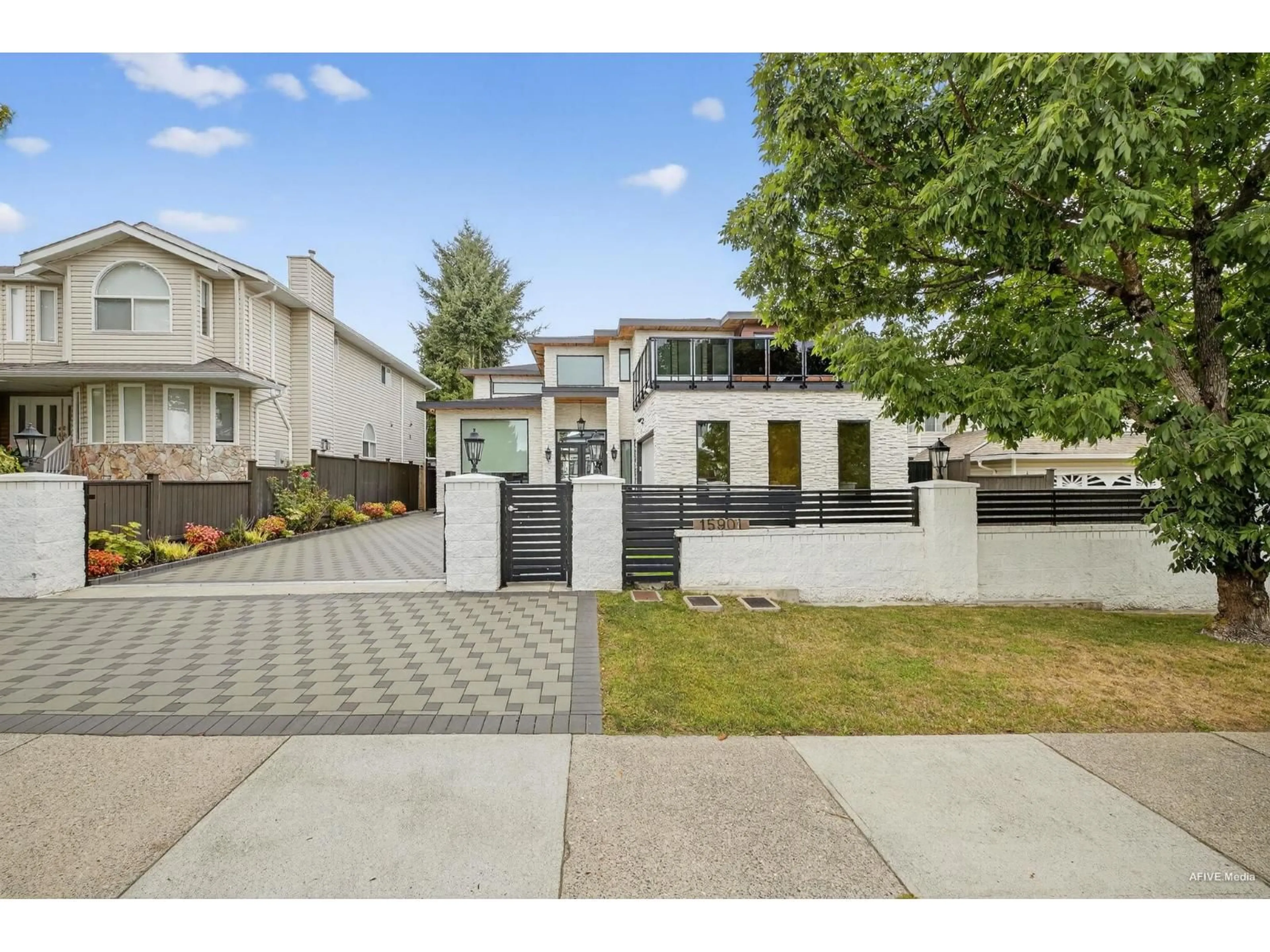 A pic from outside/outdoor area/front of a property/back of a property/a pic from drone, street for 15901 88A, Surrey British Columbia V4N2X9