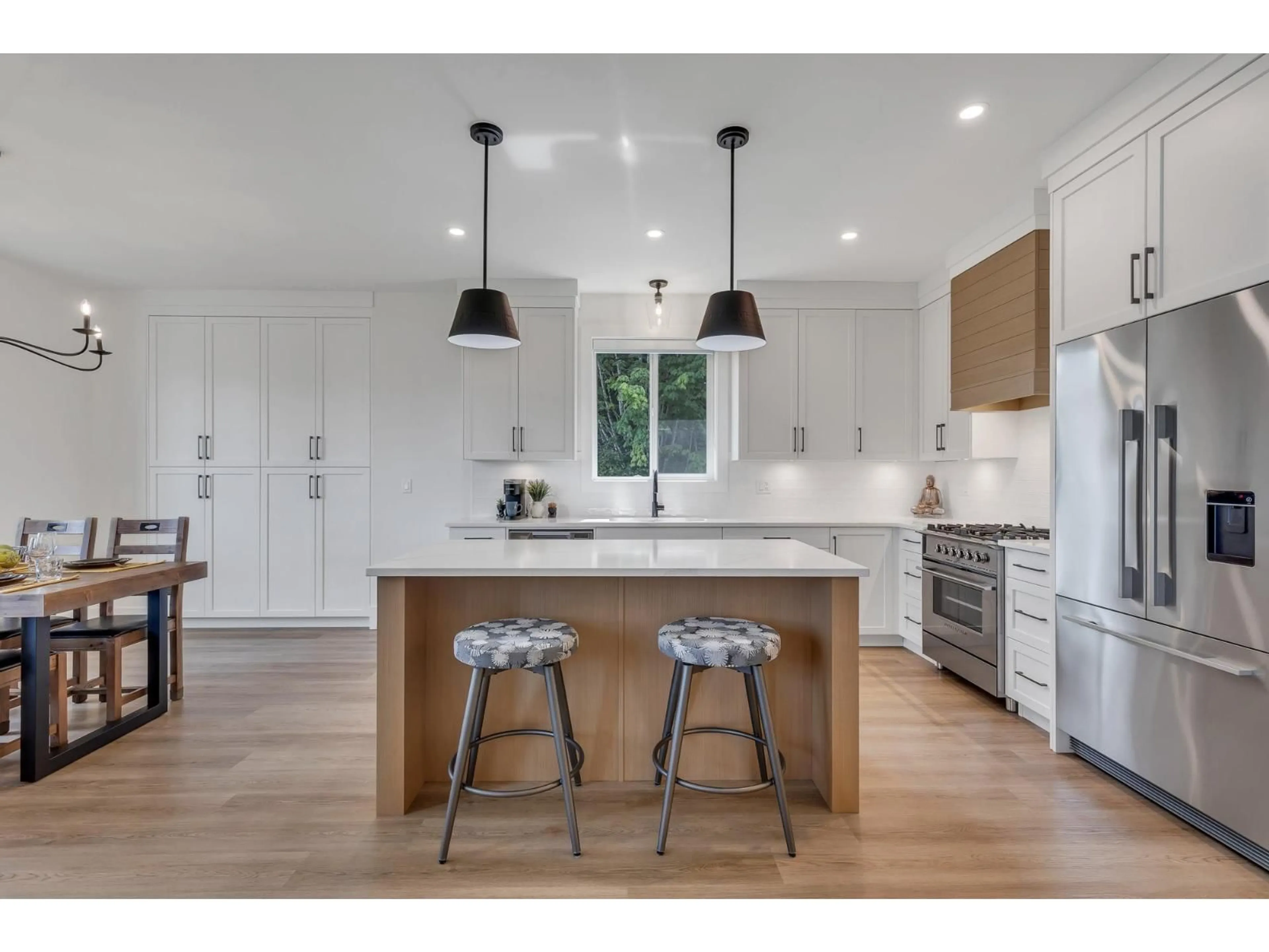 Open concept kitchen, wood/laminate floor for 17 - 50778 LEDGESTONE PLACE, Chilliwack British Columbia V2P0E7