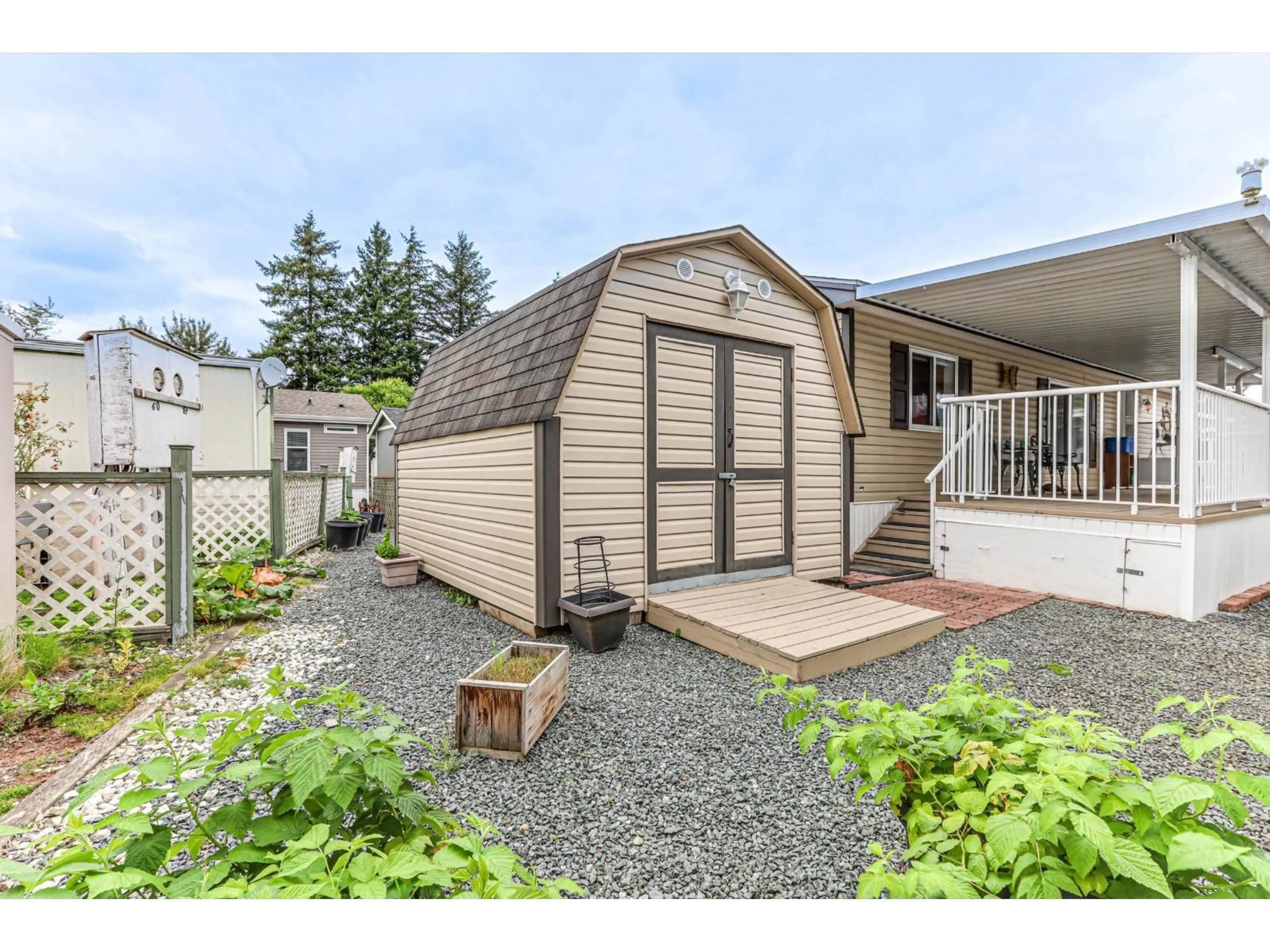 Home with vinyl exterior material, unknown for 45 - 6035 VEDDER ROAD, Chilliwack British Columbia V2R1E5