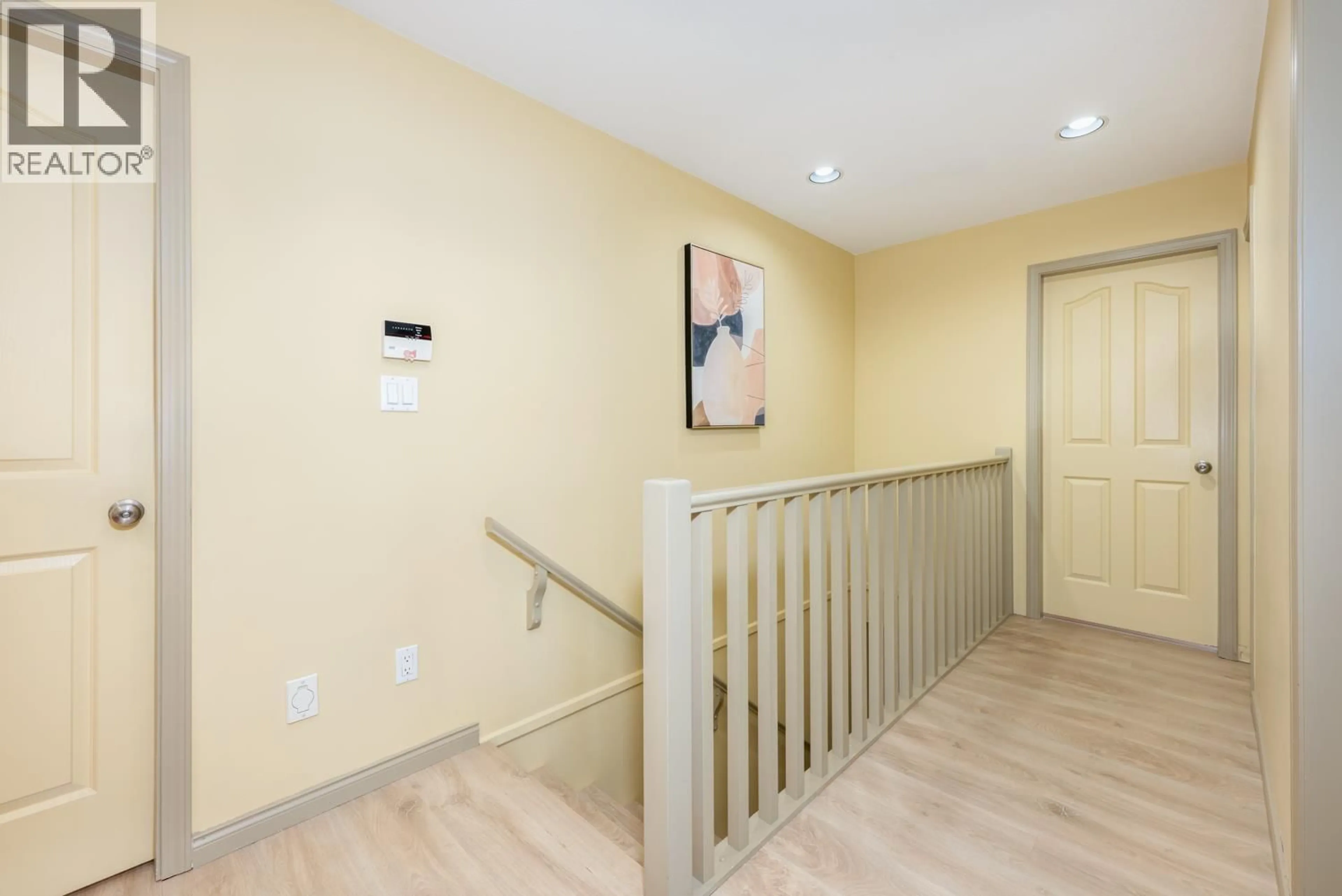 Indoor foyer for 14 - 7071 BRIDGE STREET, Richmond British Columbia V6Y2S6