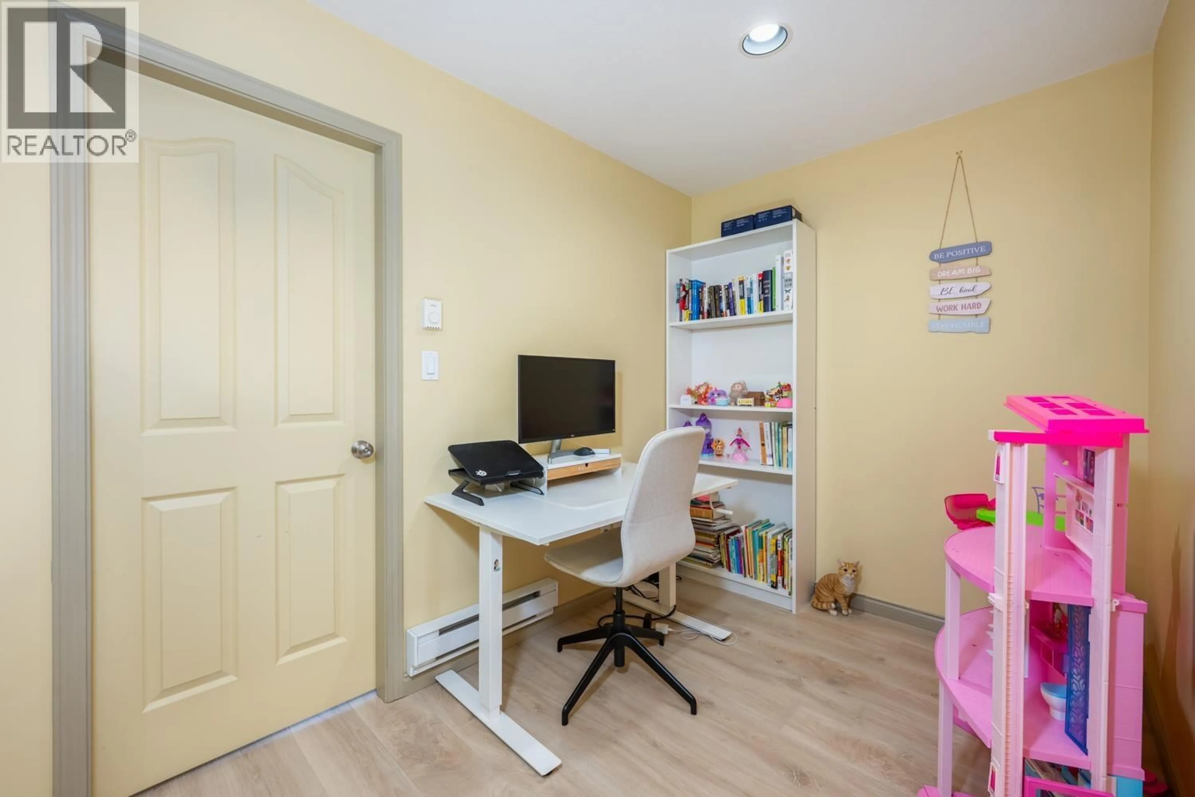 A pic of a room for 14 - 7071 BRIDGE STREET, Richmond British Columbia V6Y2S6