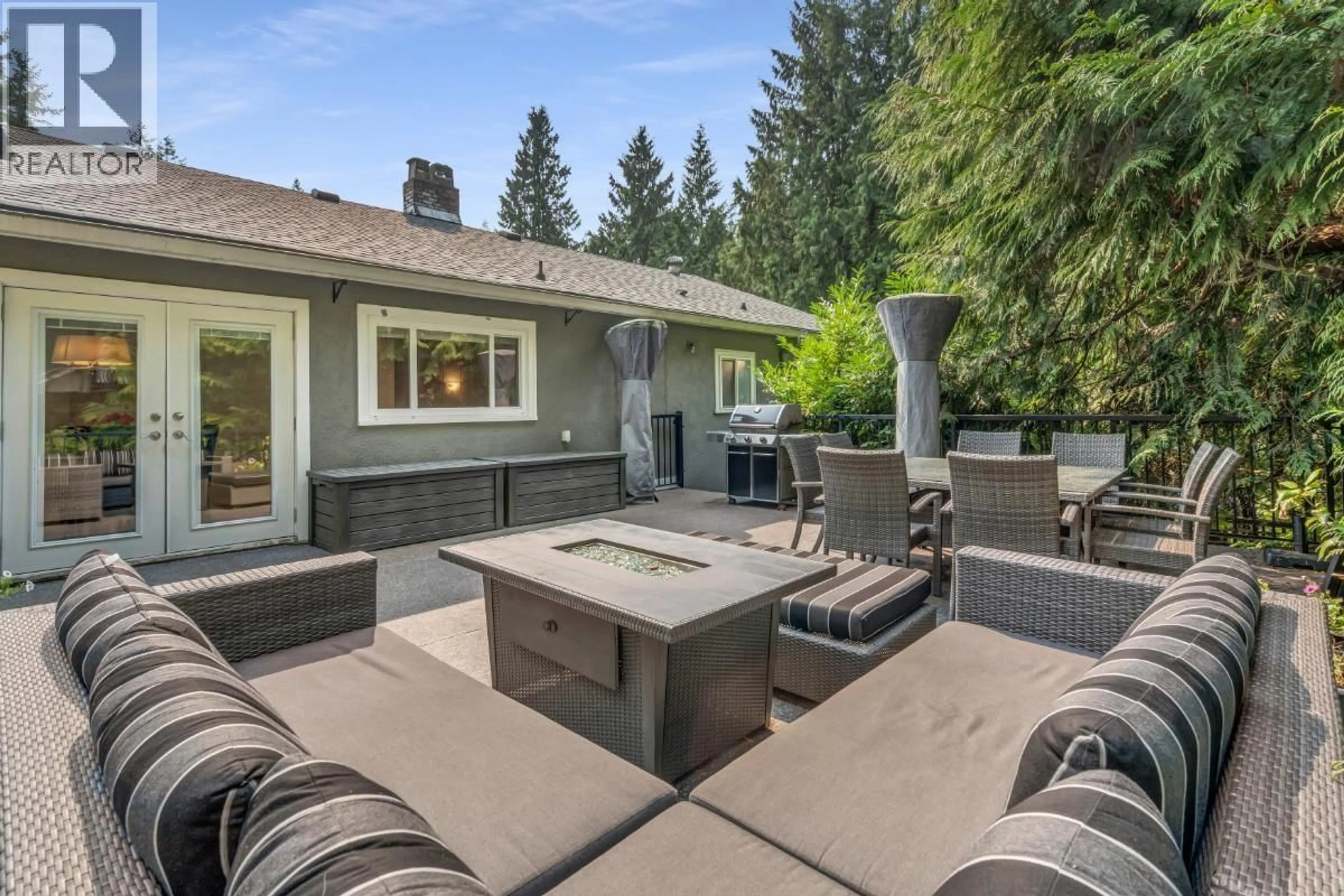 Patio, street for 4233 CAPILANO ROAD, North Vancouver British Columbia V7R4J6