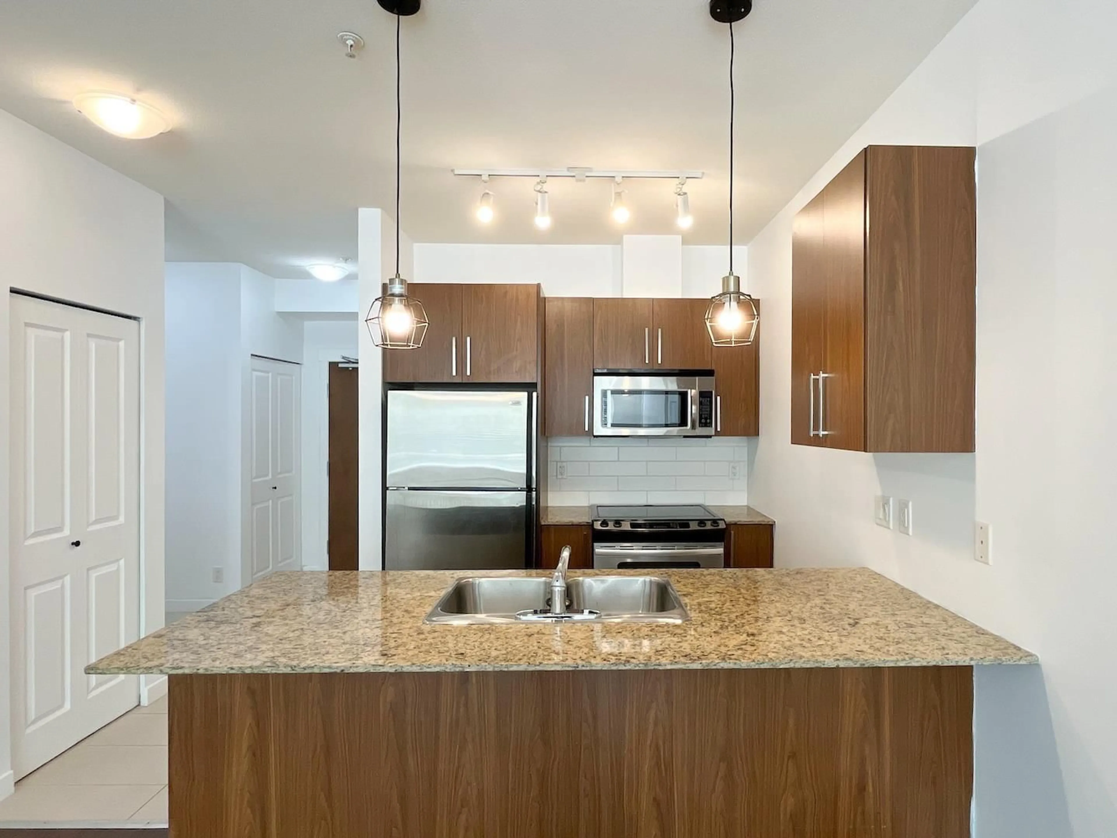Open concept kitchen, unknown for 217 - 2943 NELSON, Abbotsford British Columbia V2S0C8