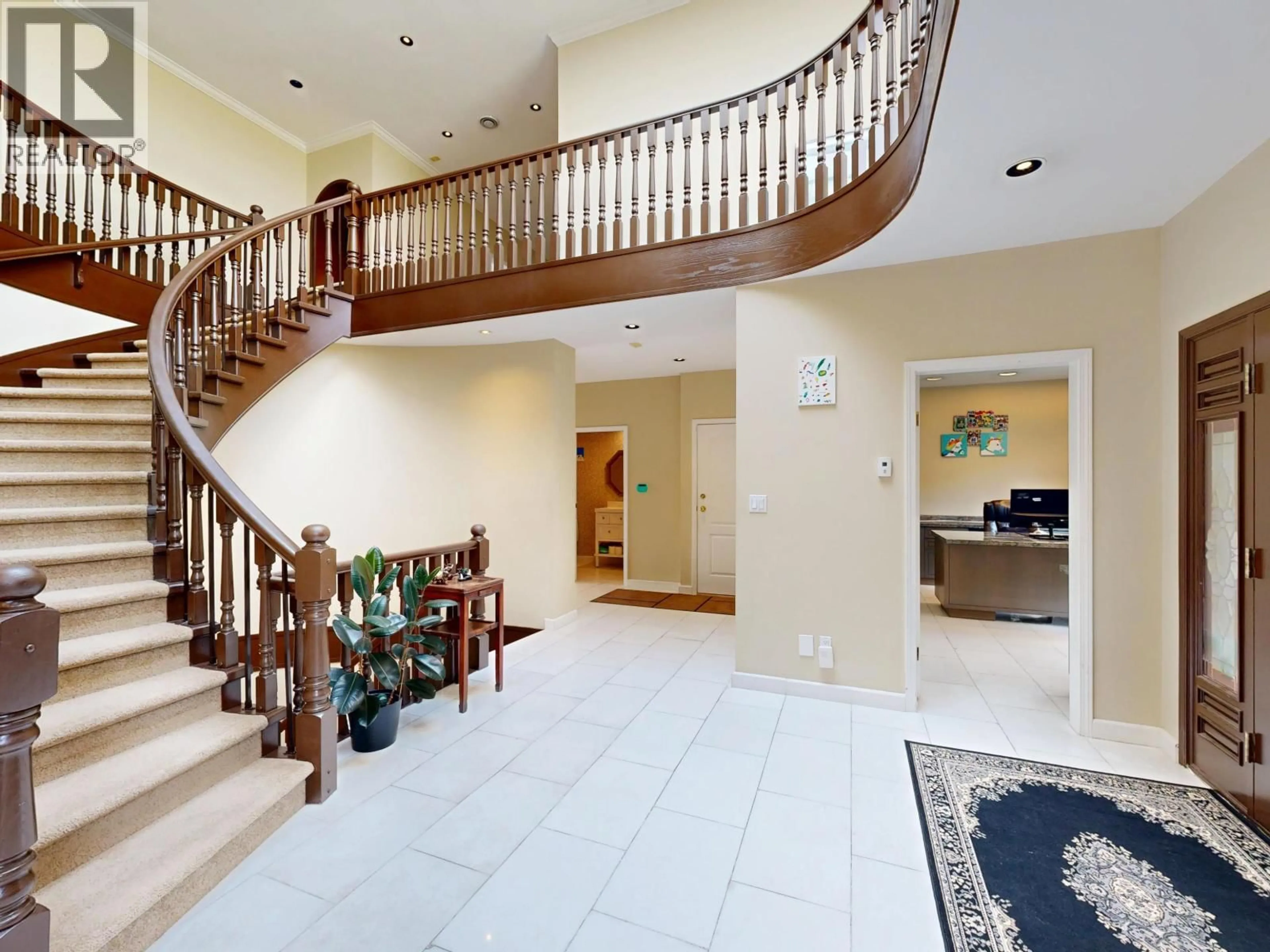 Indoor foyer for 1510 33RD AVENUE, Vancouver British Columbia V6M1A7