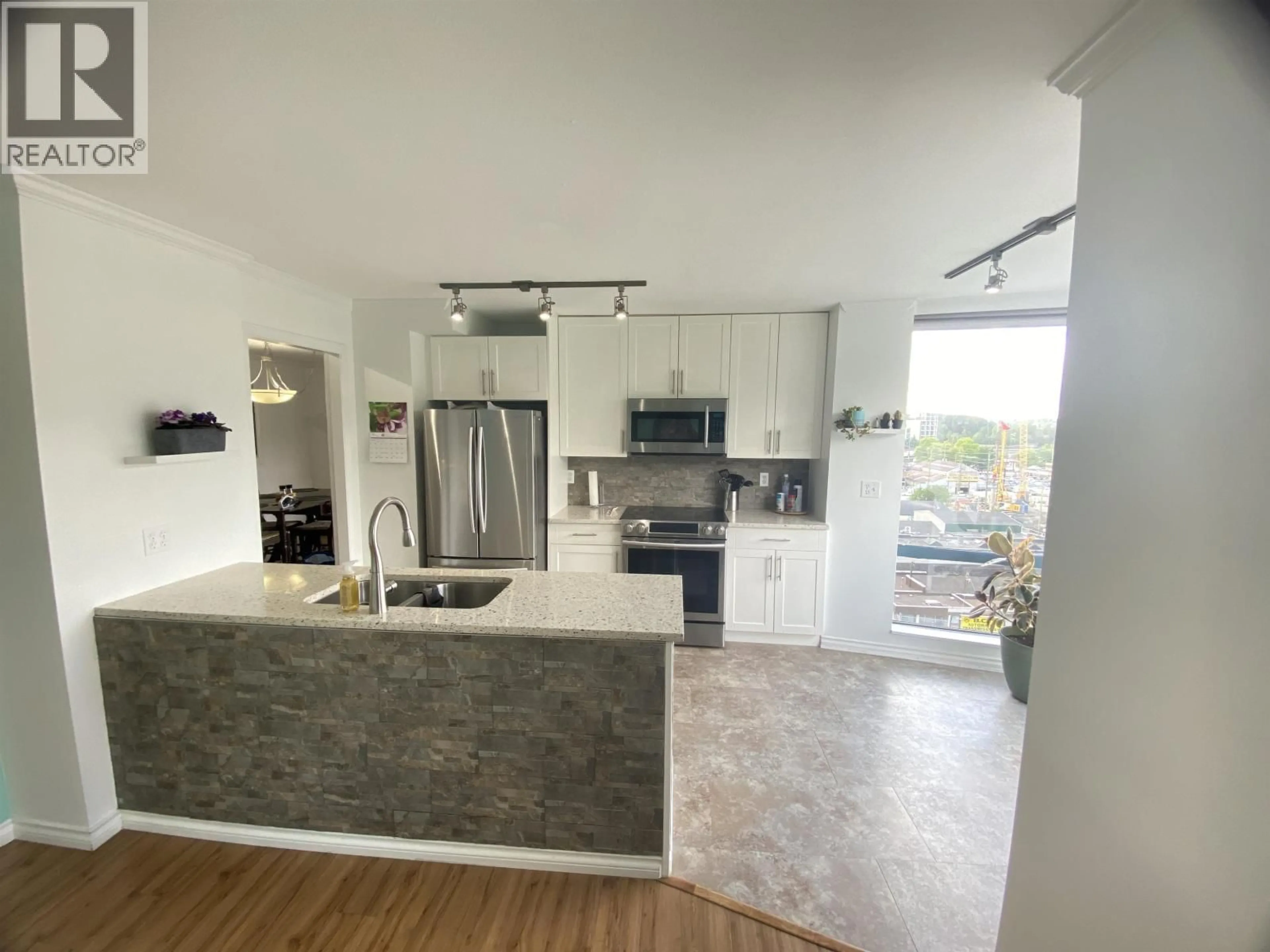 Open concept kitchen, unknown for 606 - 98 TENTH STREET, New Westminster British Columbia V3M6L8