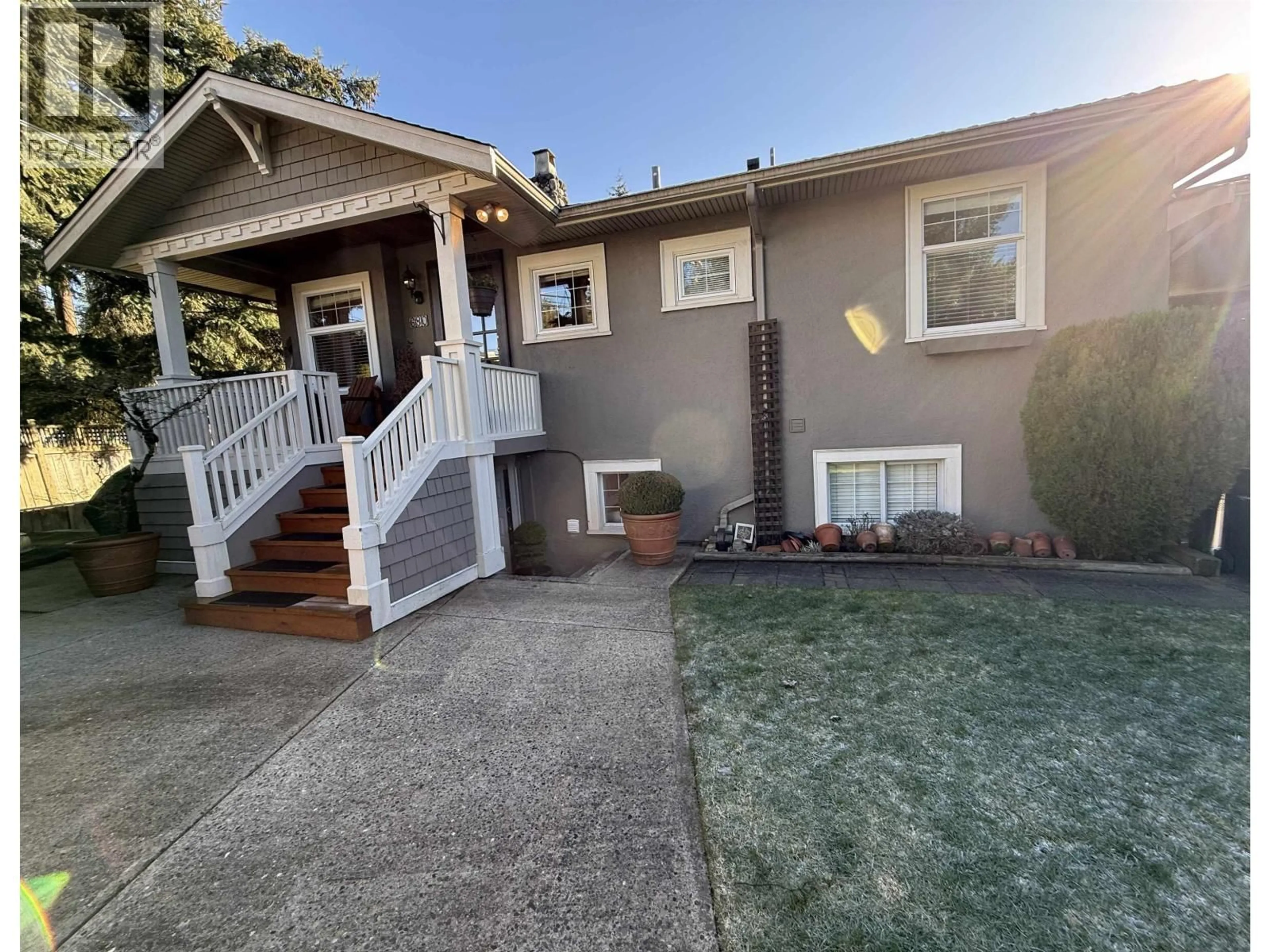 A pic from outside/outdoor area/front of a property/back of a property/a pic from drone, street for 680 THOMPSON AVENUE, Coquitlam British Columbia V3J3Z8
