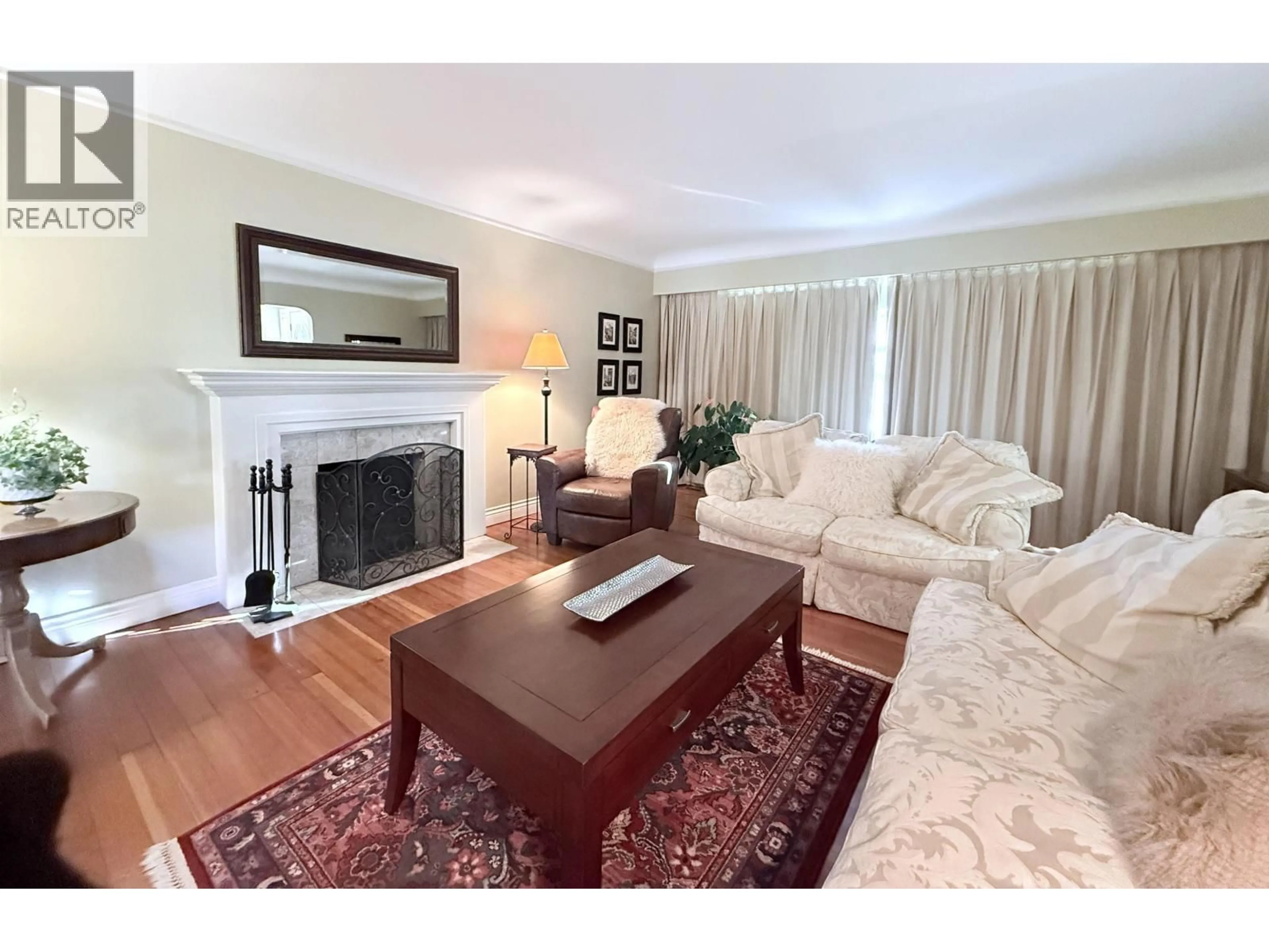 Living room with furniture, wood/laminate floor for 680 THOMPSON AVENUE, Coquitlam British Columbia V3J3Z8