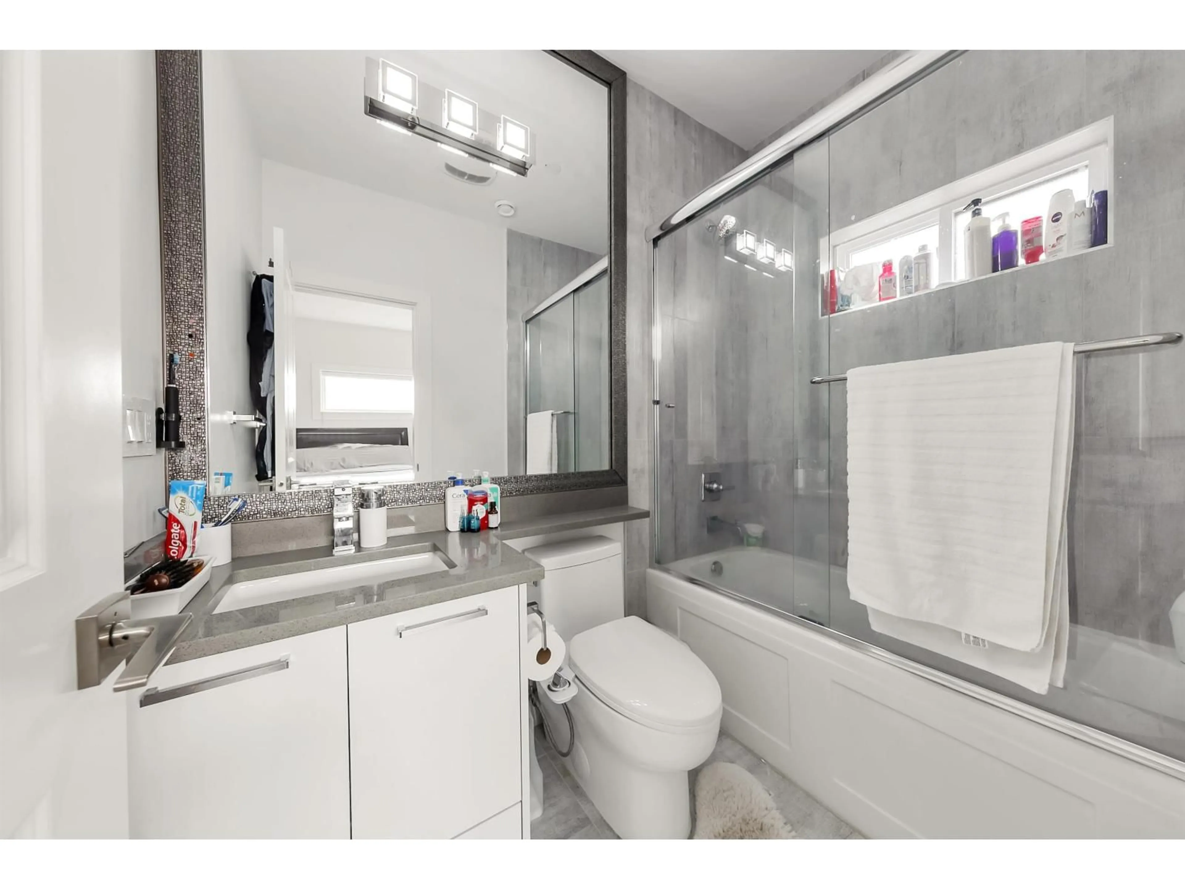 Standard bathroom, ceramic/tile floor for 12785 59A, Surrey British Columbia V3X1T4