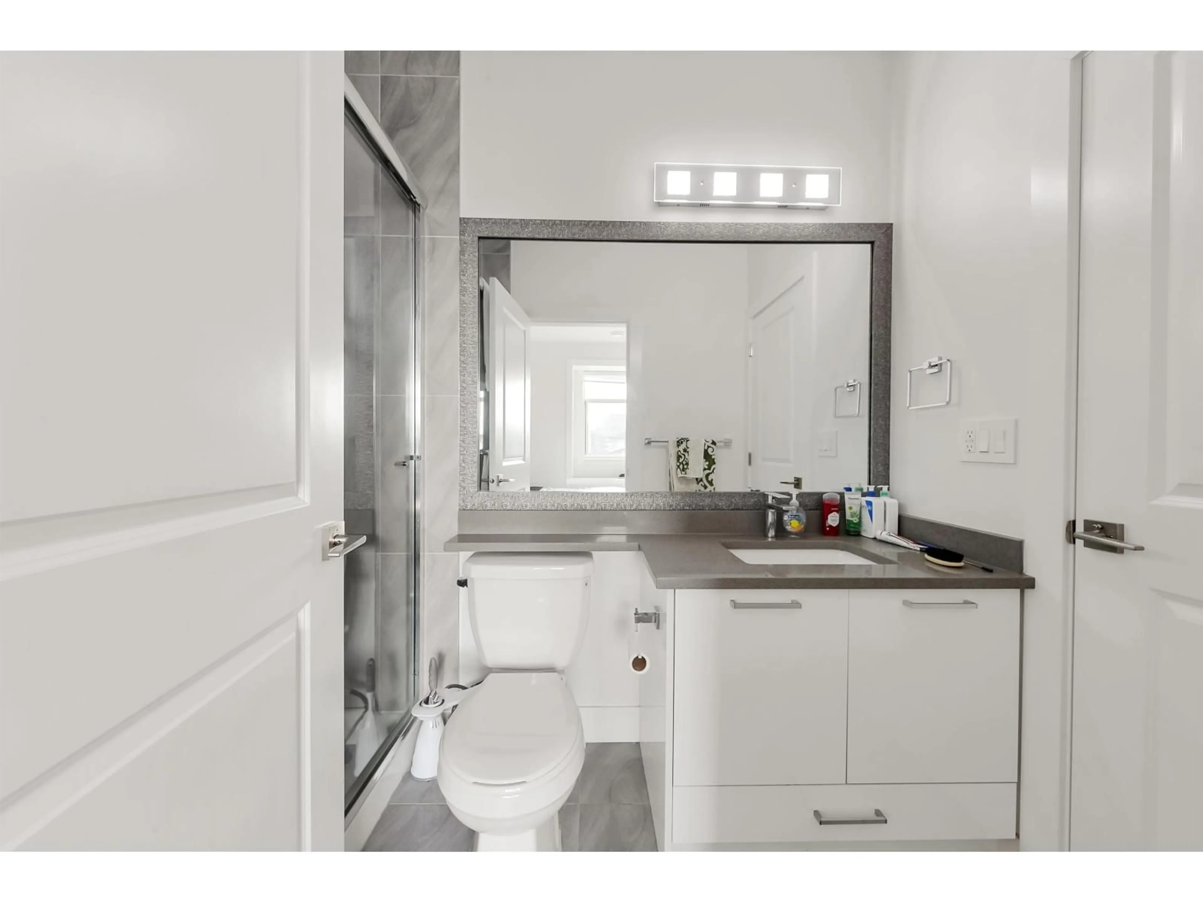 Standard bathroom, ceramic/tile floor for 12785 59A, Surrey British Columbia V3X1T4