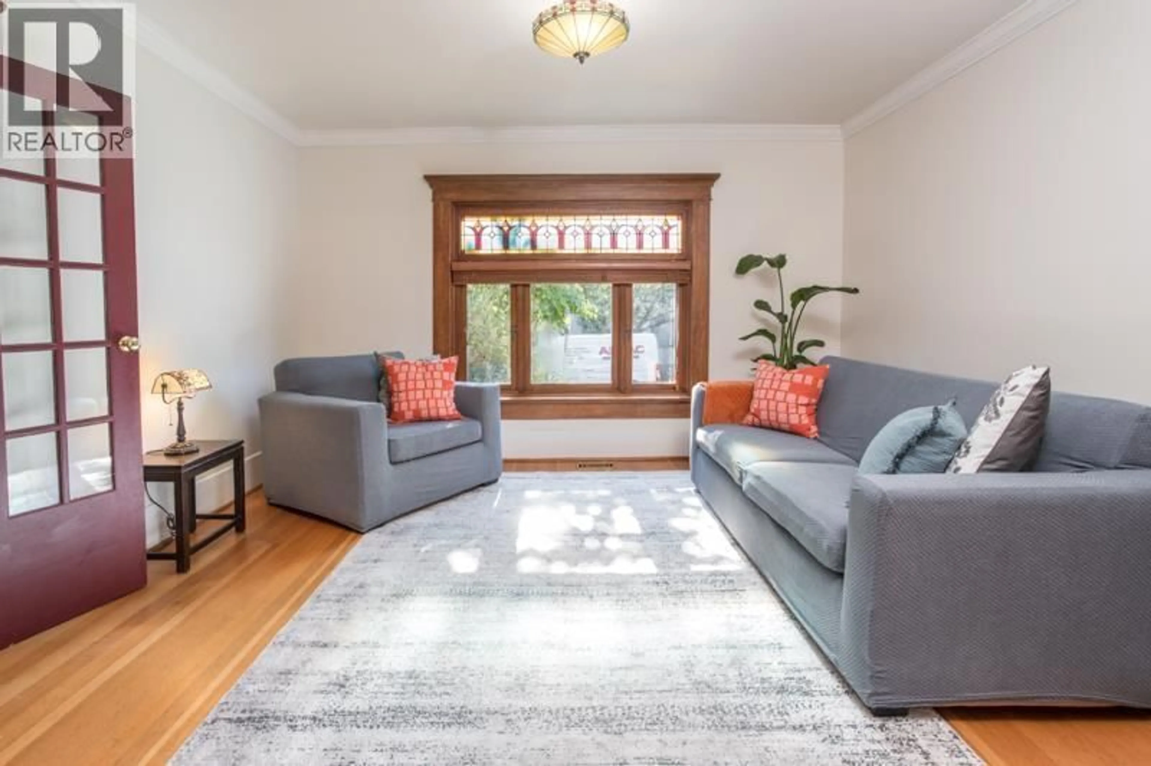 Living room with furniture, unknown for 403 NINTH STREET, New Westminster British Columbia V3M3V9