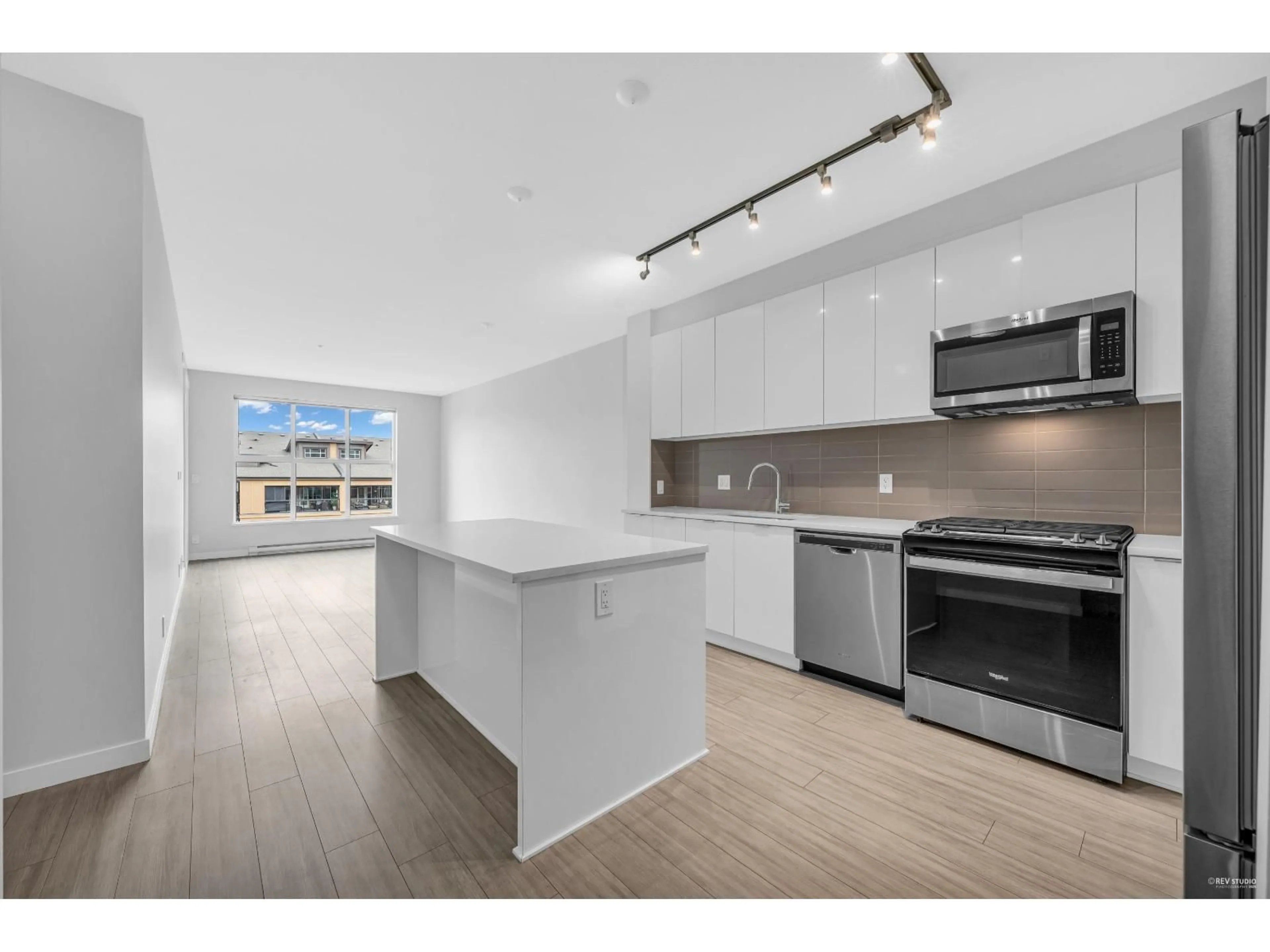 Open concept kitchen, unknown for B509 - 8150 207, Langley British Columbia V2Y4J3