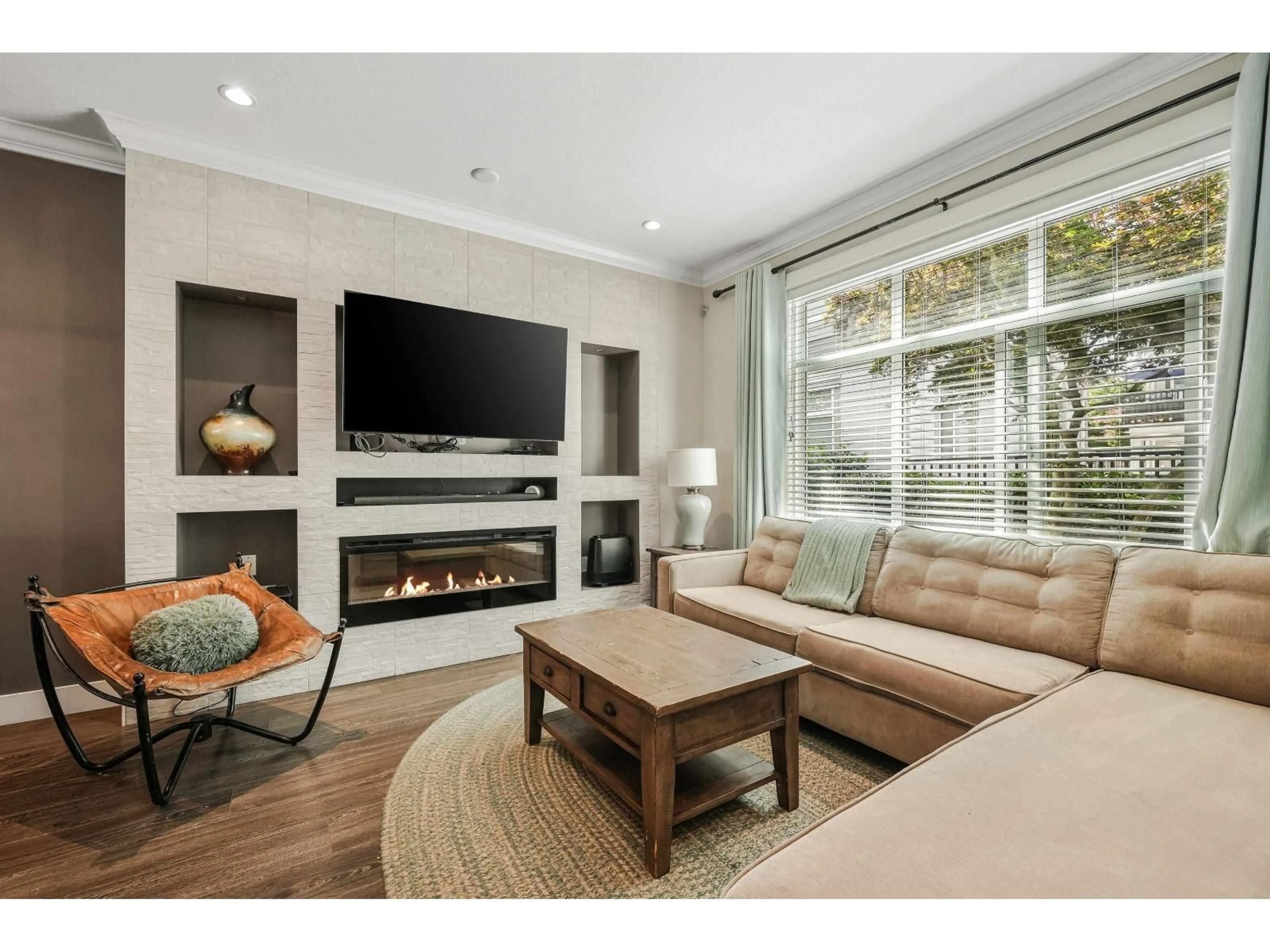 Living room with furniture, unknown for 32 - 6588 195A, Surrey British Columbia V4N5W7