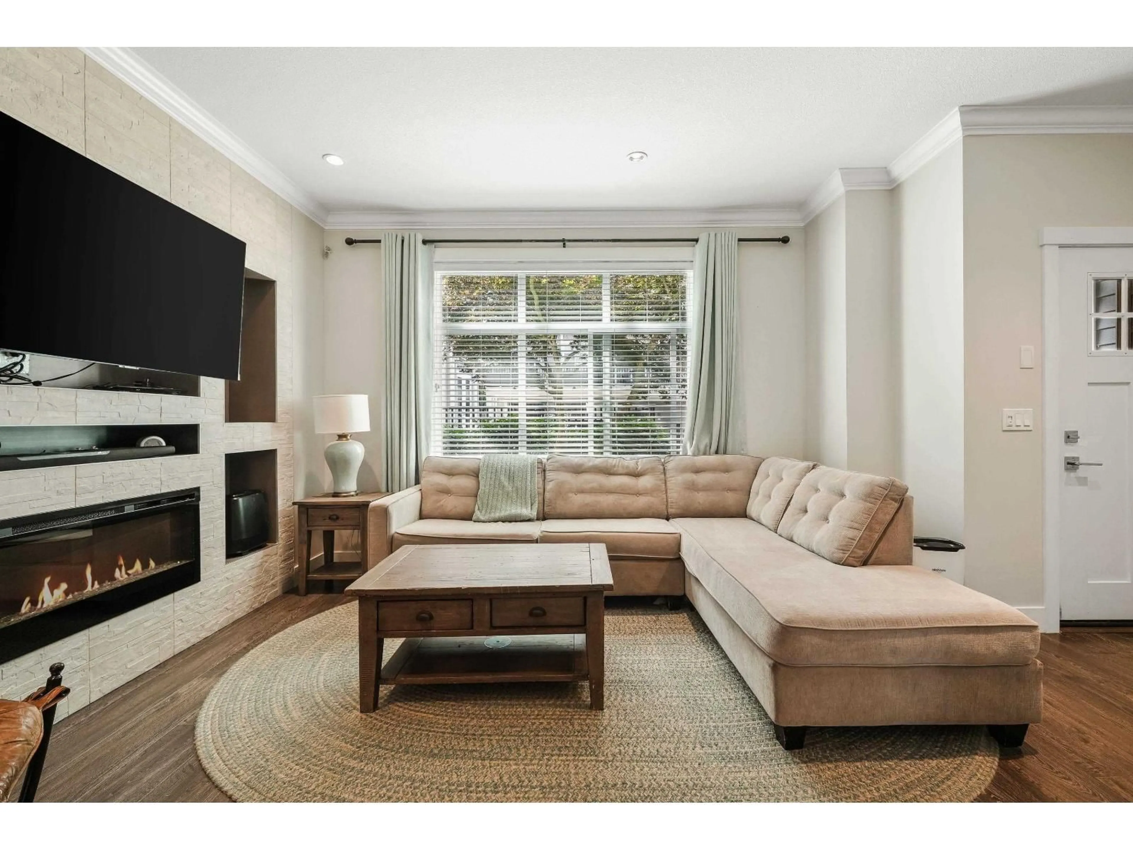 Living room with furniture, unknown for 32 - 6588 195A, Surrey British Columbia V4N5W7