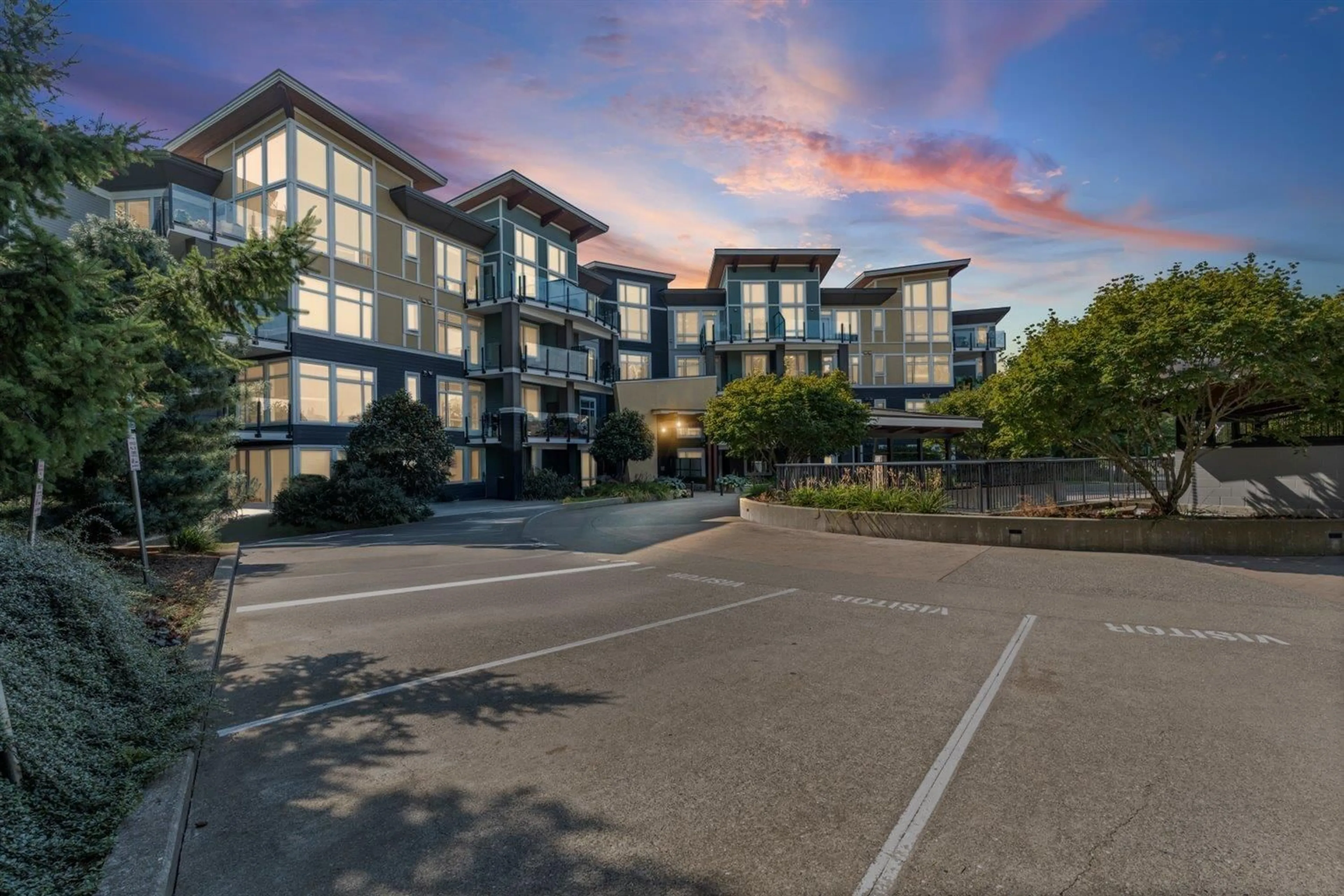 A pic from outside/outdoor area/front of a property/back of a property/a pic from drone, unknown for 302 - 45389 CHEHALIS DRIVE, Chilliwack British Columbia V2R0T9