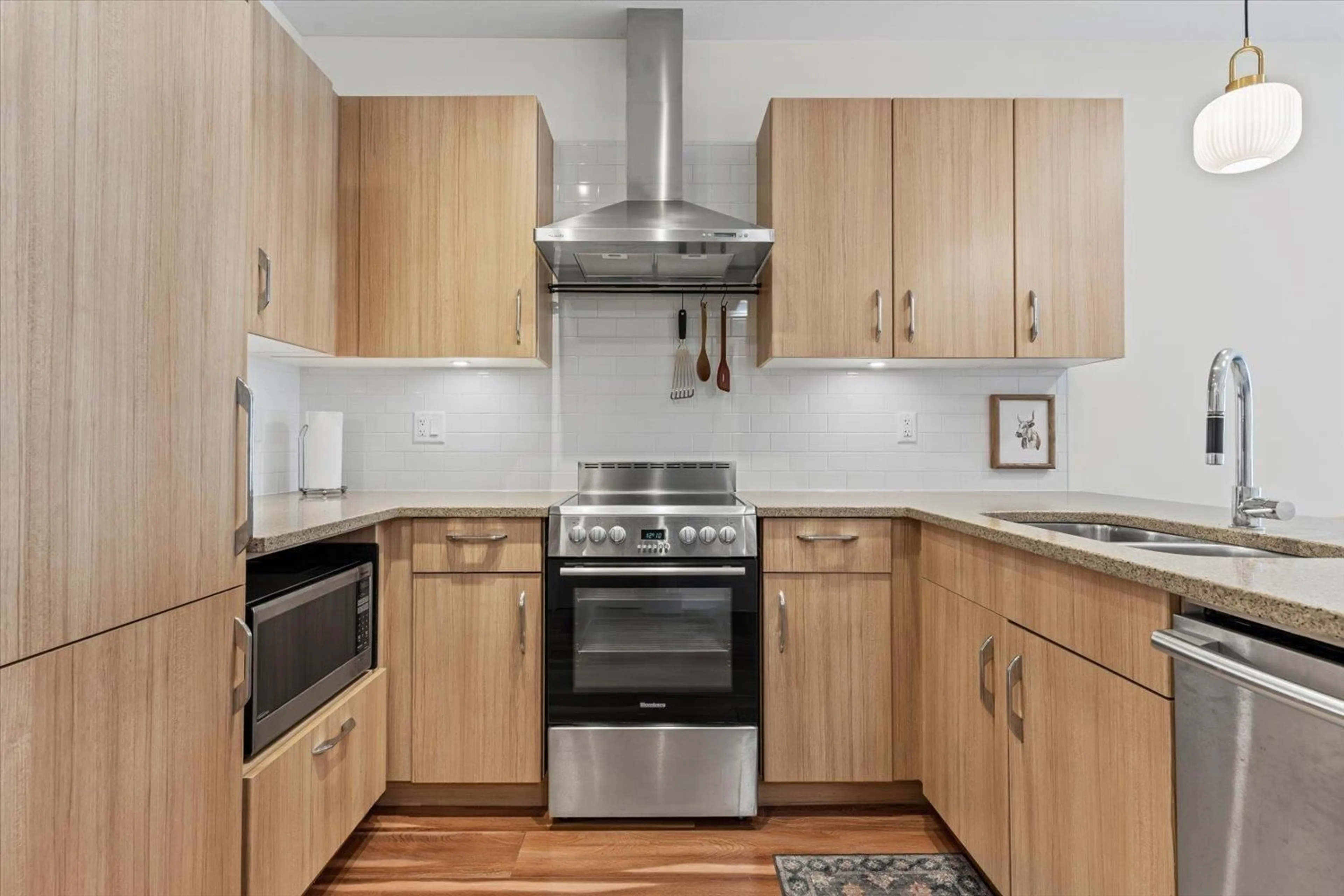 Standard kitchen, wood/laminate floor for 302 - 45389 CHEHALIS DRIVE, Chilliwack British Columbia V2R0T9