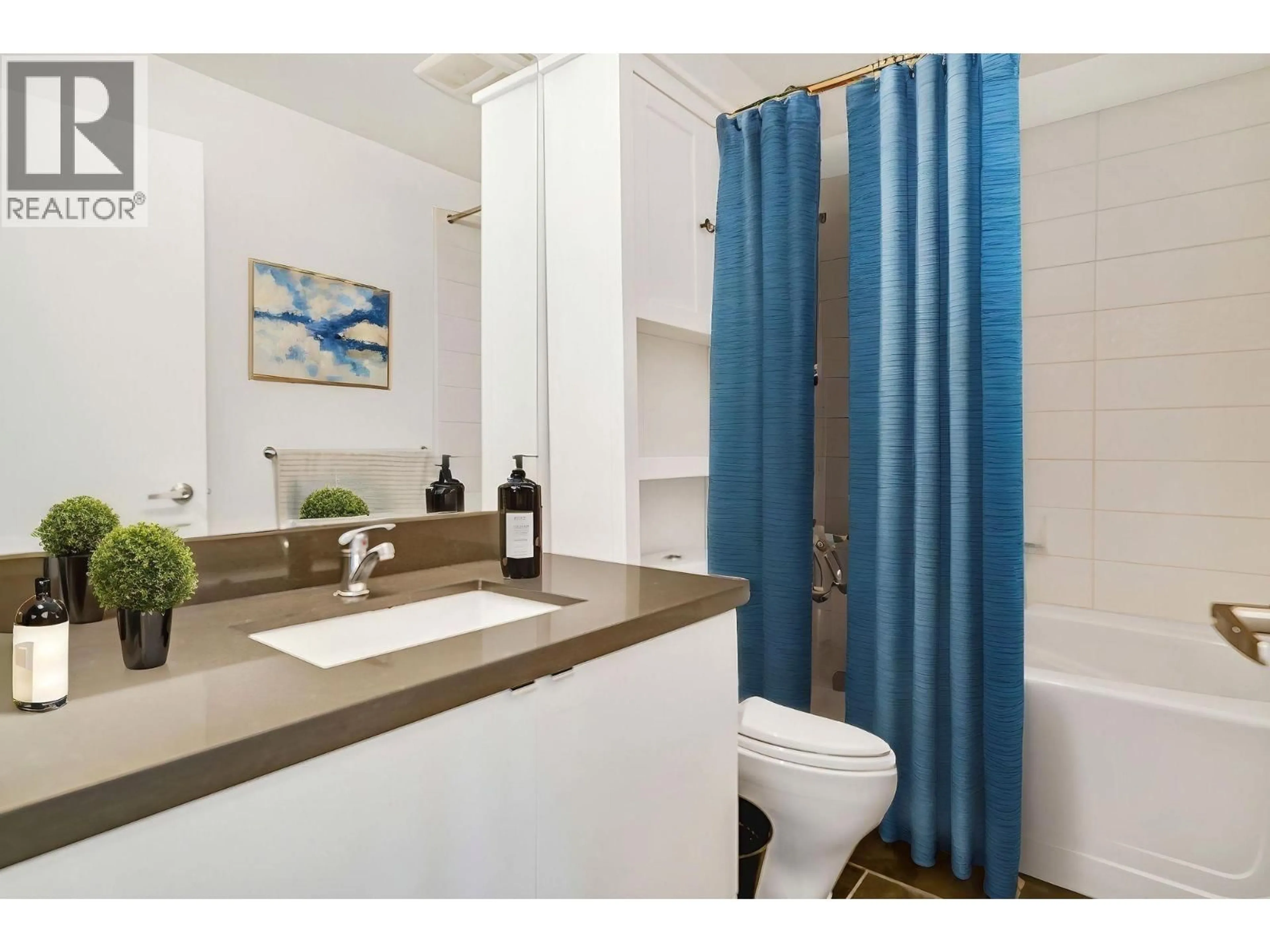Standard bathroom, ceramic/tile floor for 708 - 9025 HIGHLAND COURT, Burnaby British Columbia V5A0A8