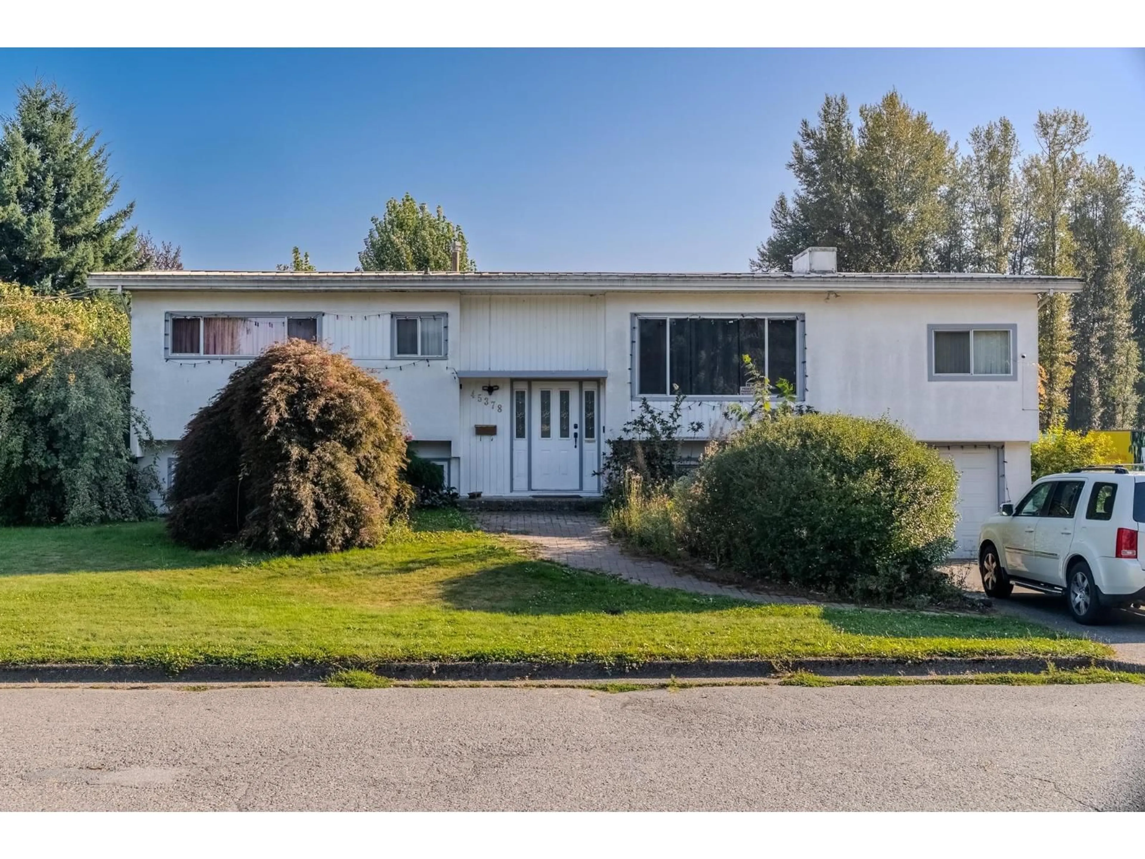 Home with vinyl exterior material, street for 45378 PRINCESS AVENUE, Chilliwack British Columbia V2P2C2