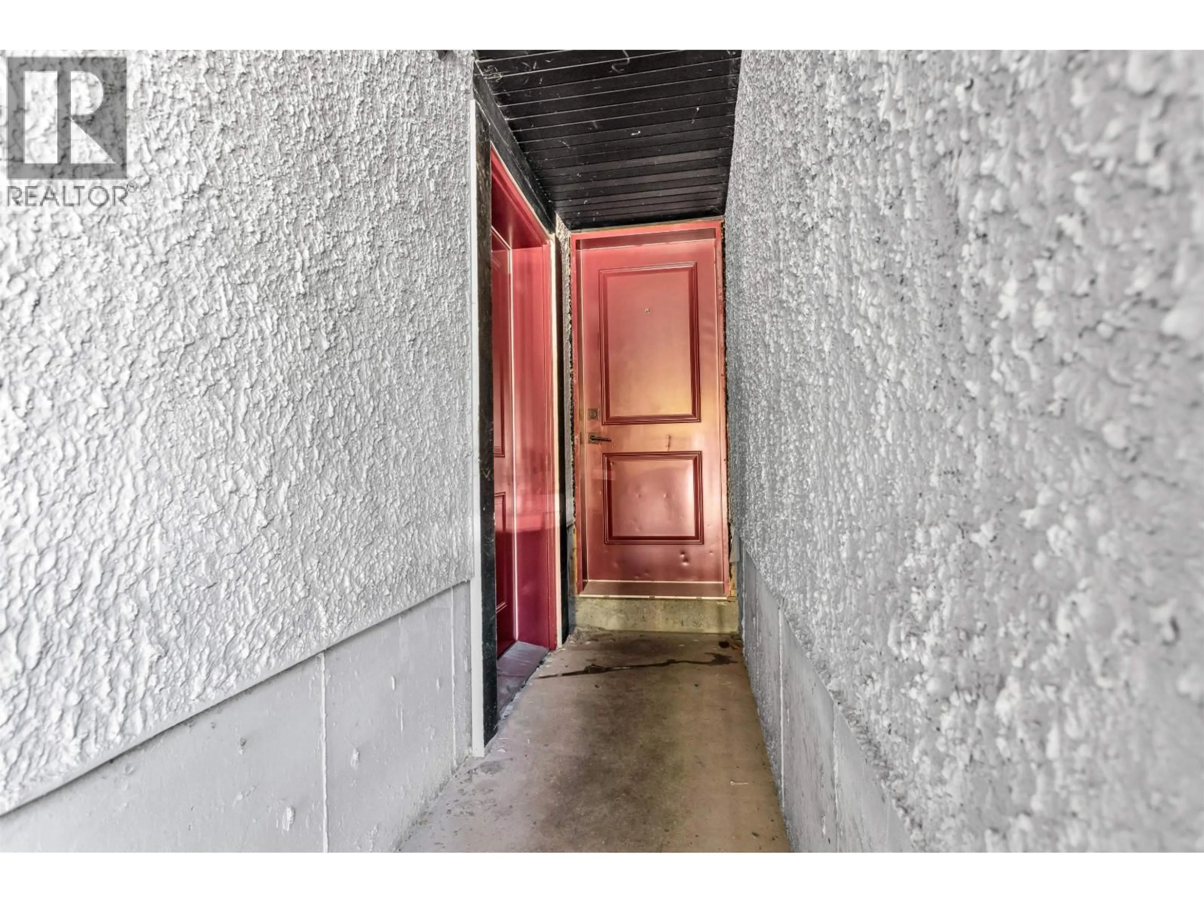 Indoor foyer for 1018 - 24TH AVENUE, Vancouver British Columbia V5V2B1