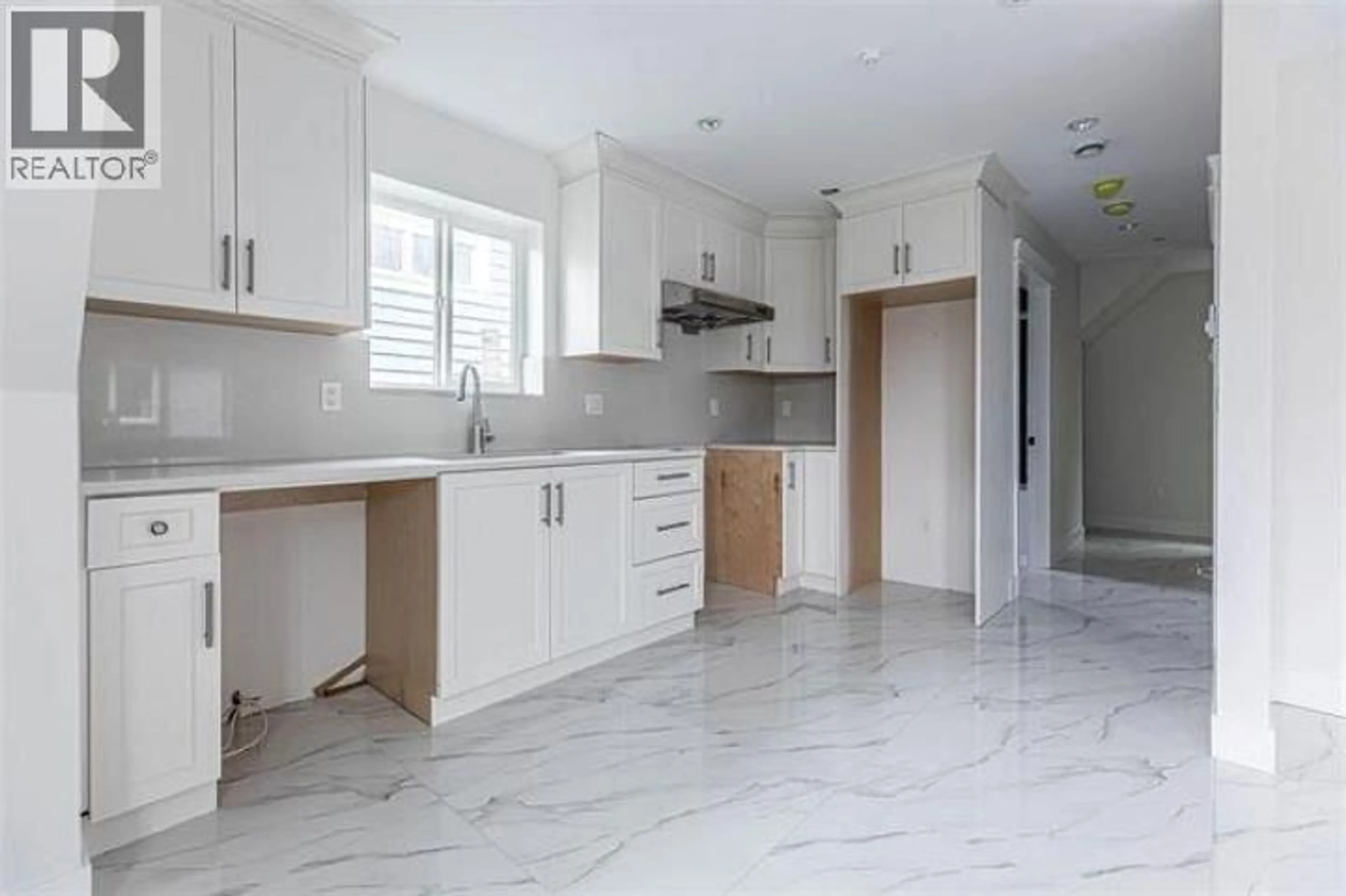 Open concept kitchen, ceramic/tile floor for 1018 - 24TH AVENUE, Vancouver British Columbia V5V2B1