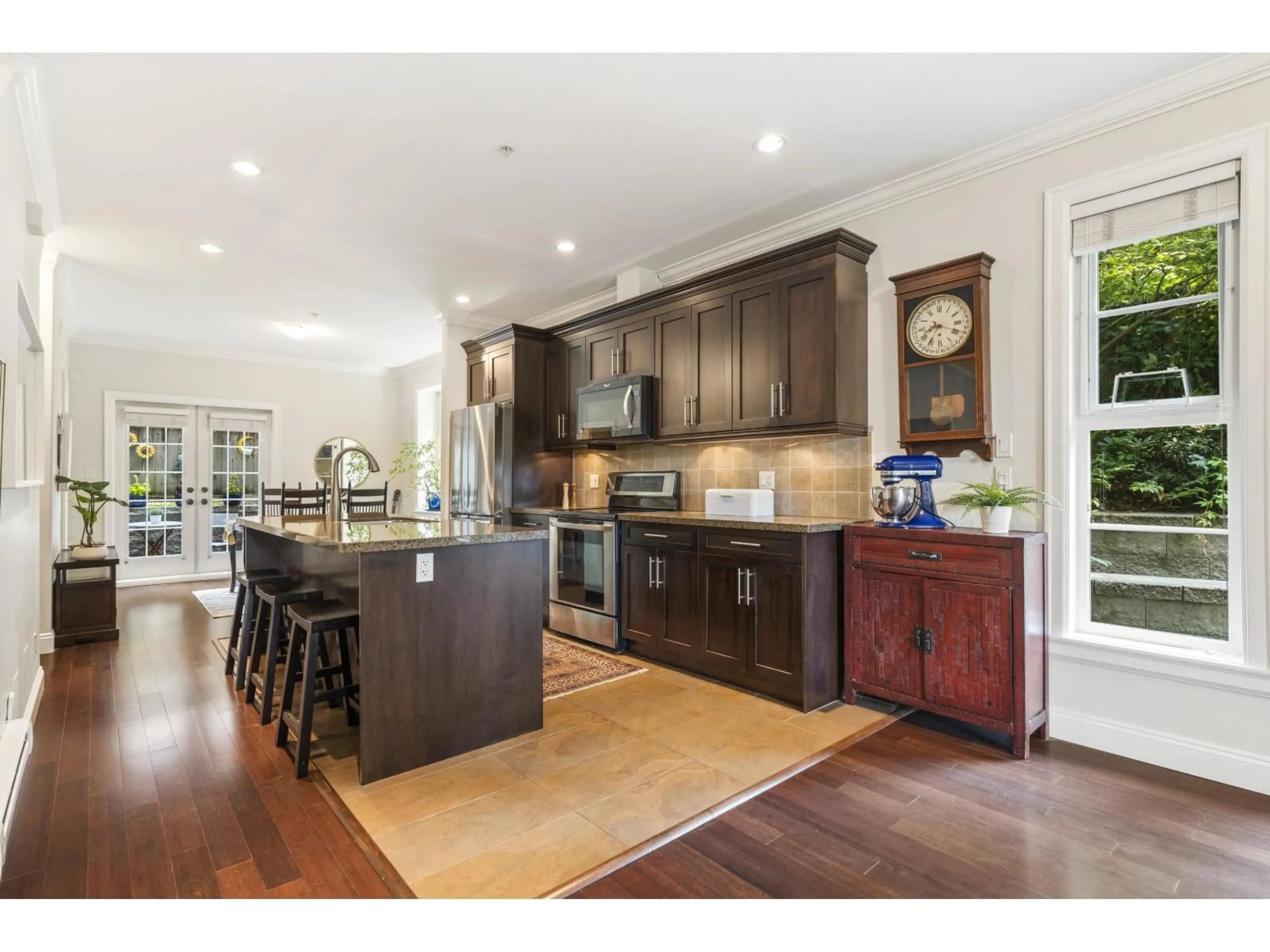 Open concept kitchen, wood/laminate floor for 5 - 1486 EVERALL, White Rock British Columbia V4B3S8
