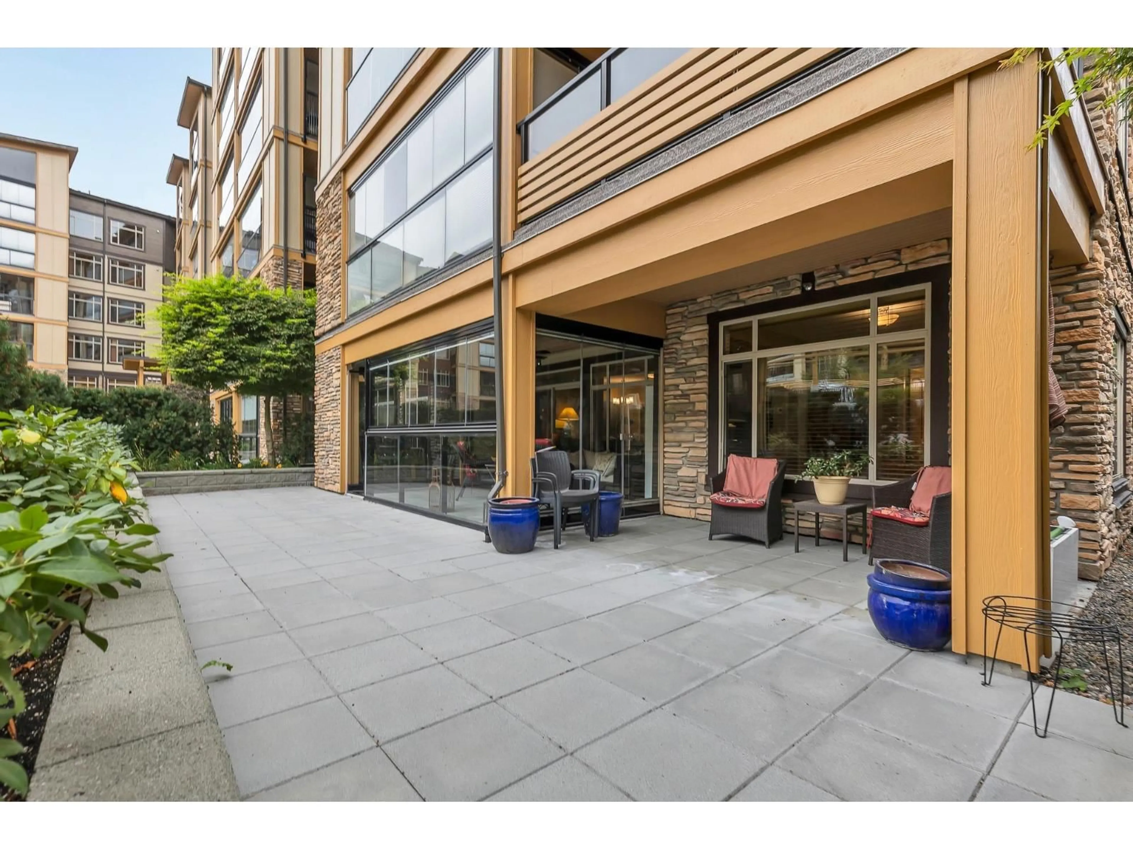 Patio, street for 121 - 32445 SIMON, Abbotsford British Columbia V2T0G7