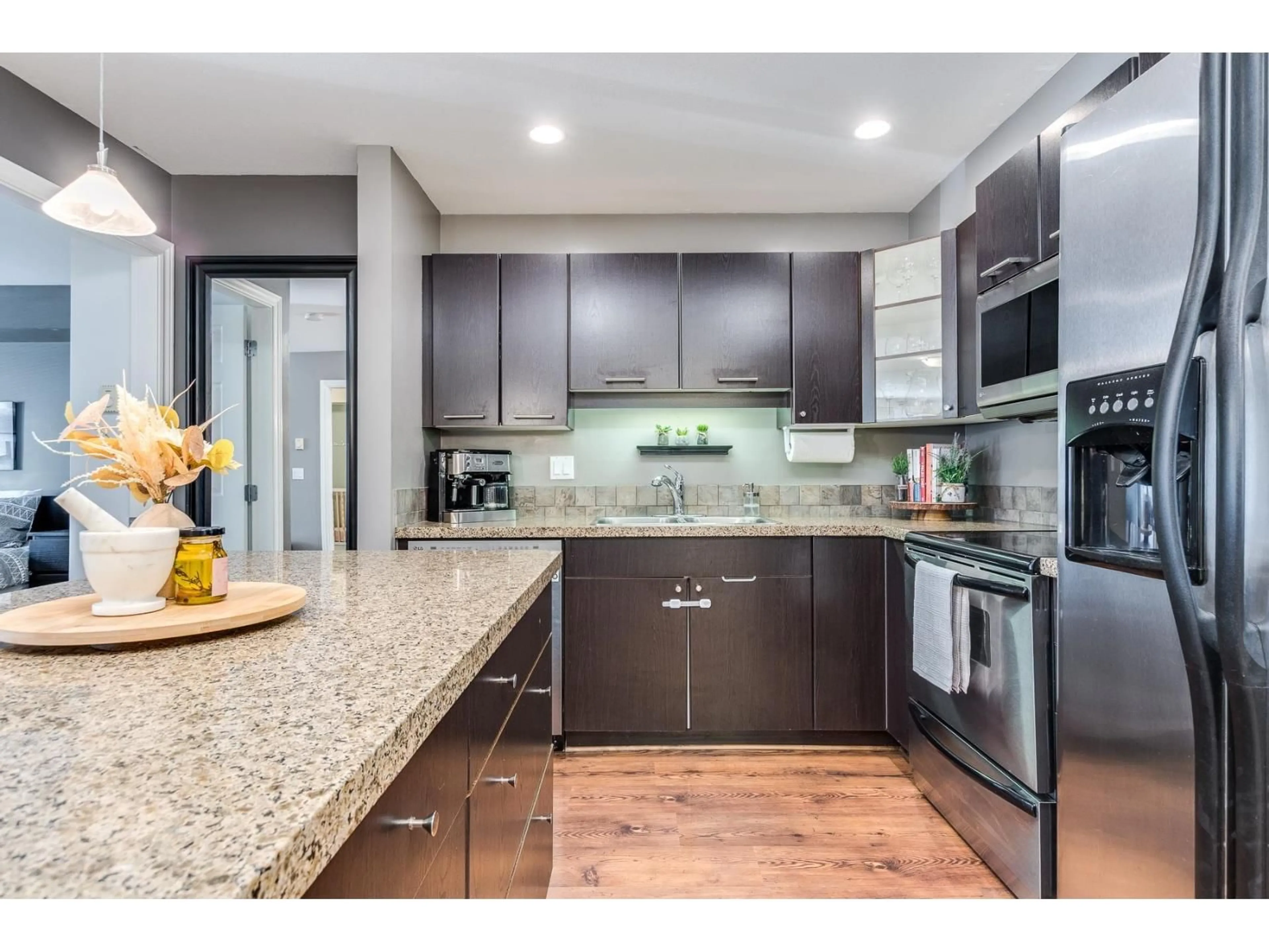 Open concept kitchen, unknown for 114 - 5438 198, Langley British Columbia V3A1G2