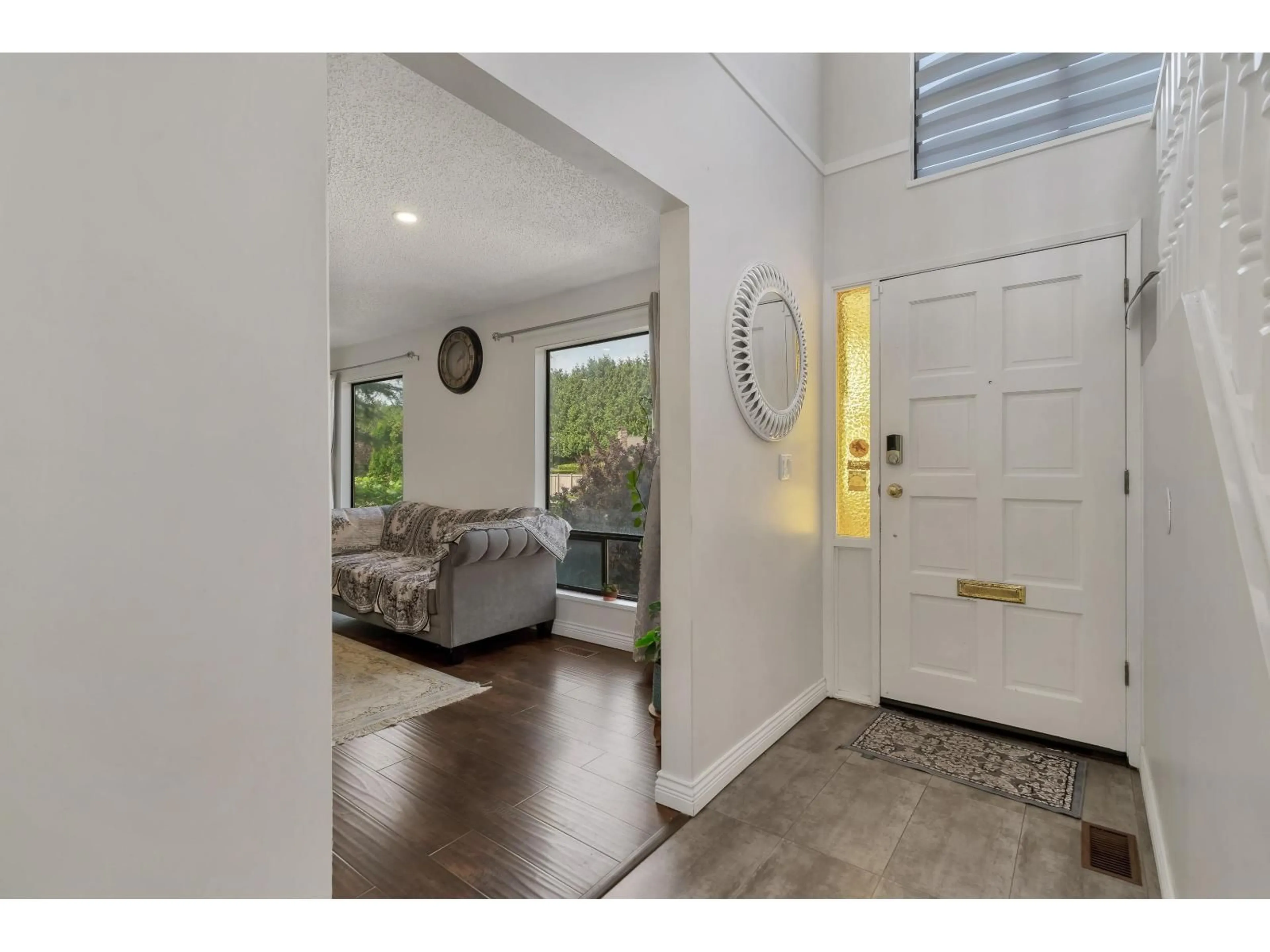 Indoor entryway for 11196 MONROE, Delta British Columbia V4C7T4