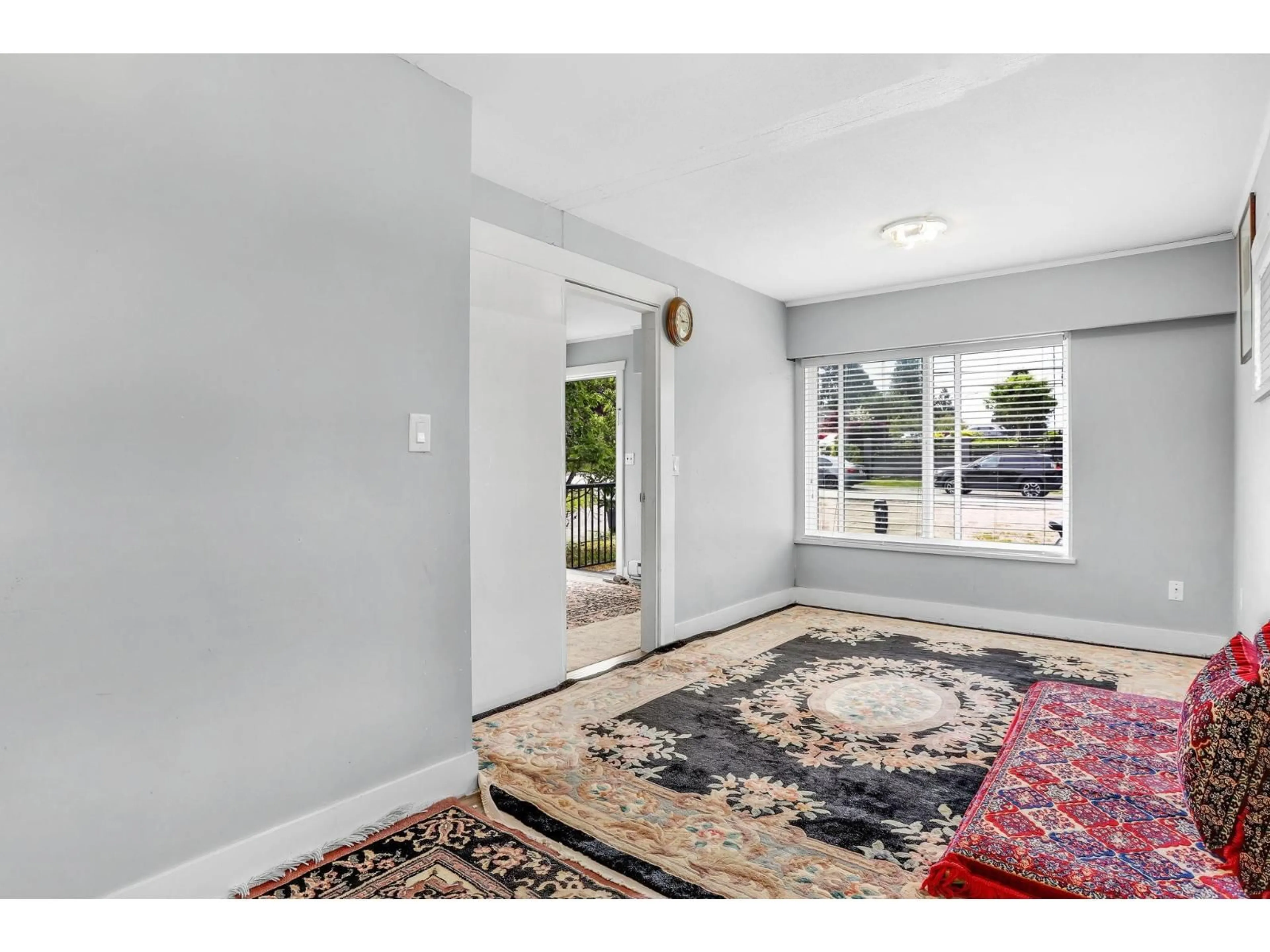 Indoor entryway for 12841 98, Surrey British Columbia V3T1B1
