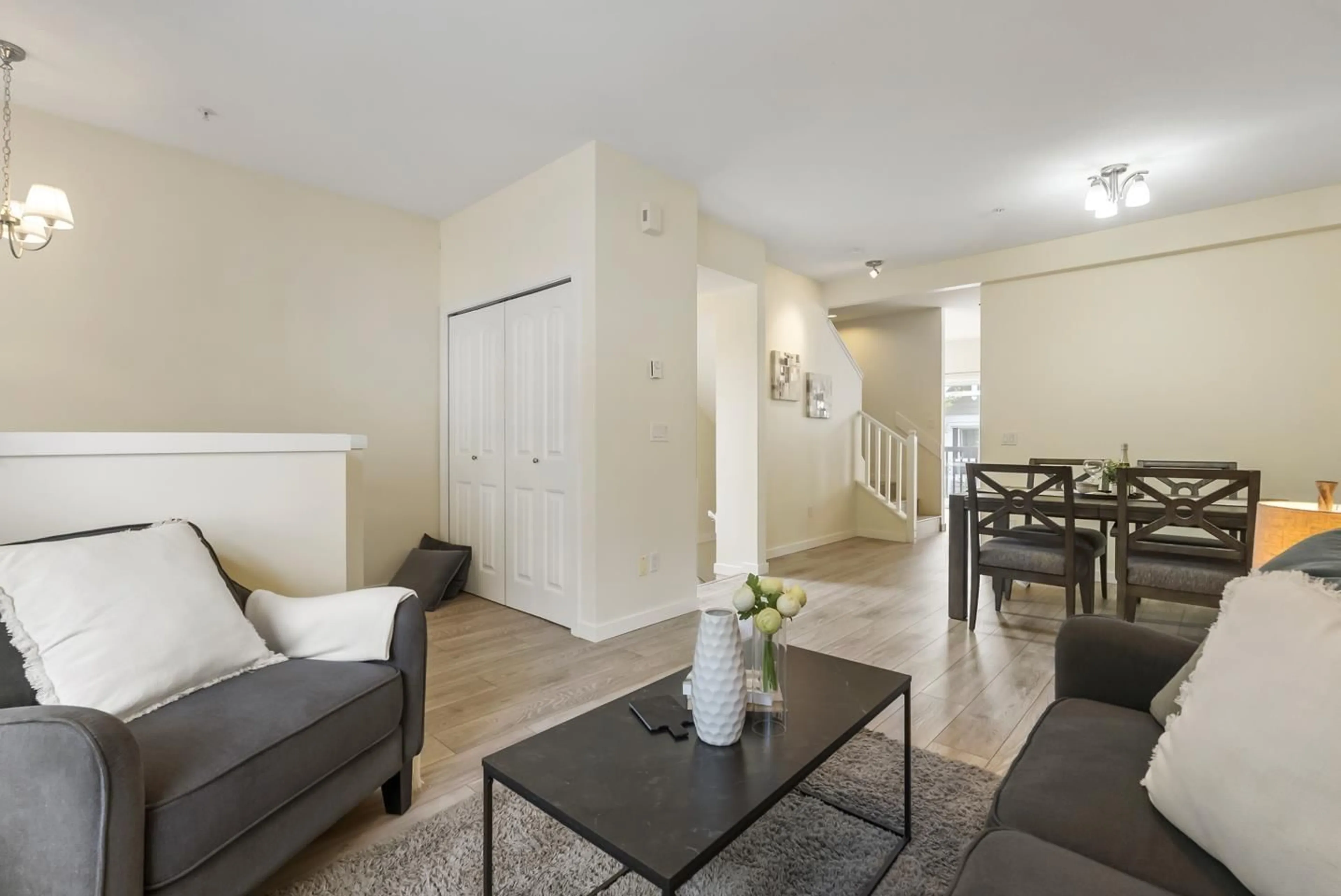 Living room with furniture, unknown for 30 - 20159 68, Langley British Columbia V2Y3H9